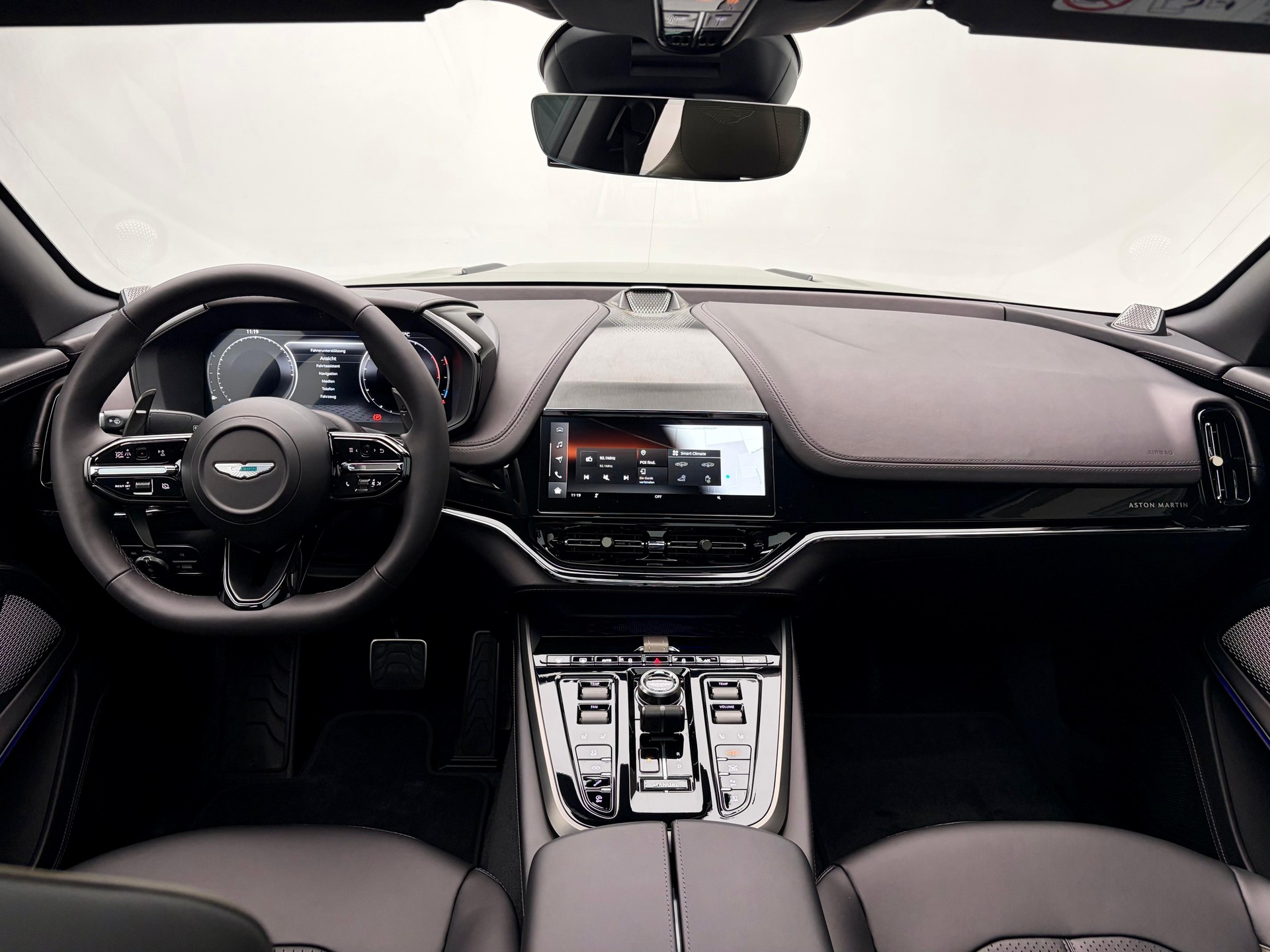 ASTON MARTIN DBX S 4.0 V8 Bi-Turbo-image-11