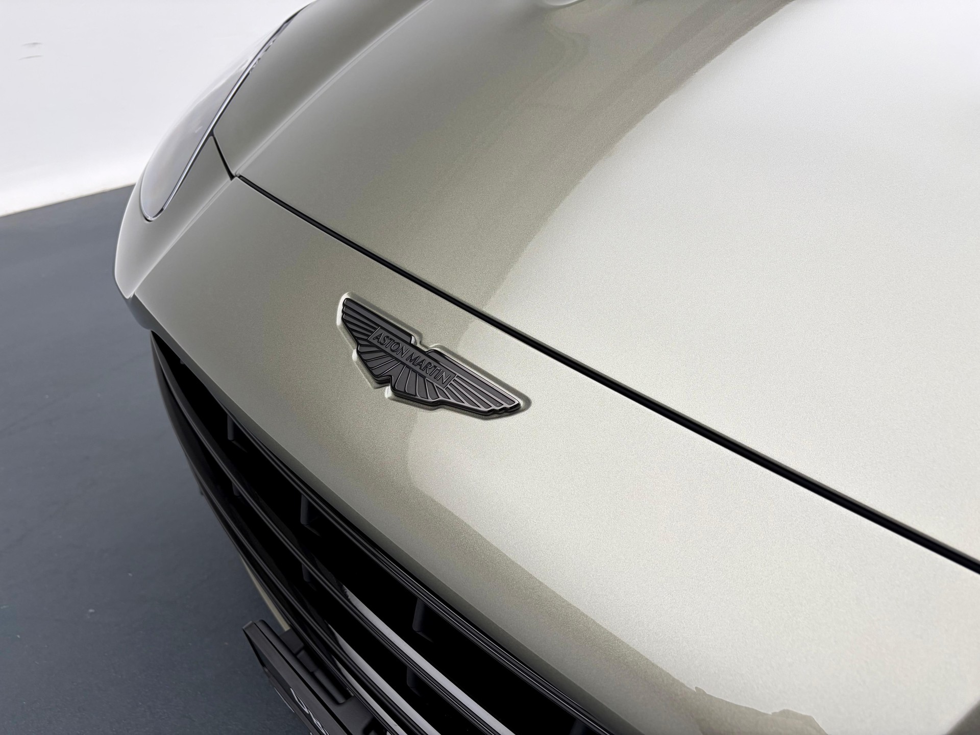 ASTON MARTIN DBX S 4.0 V8 Bi-Turbo-image-24