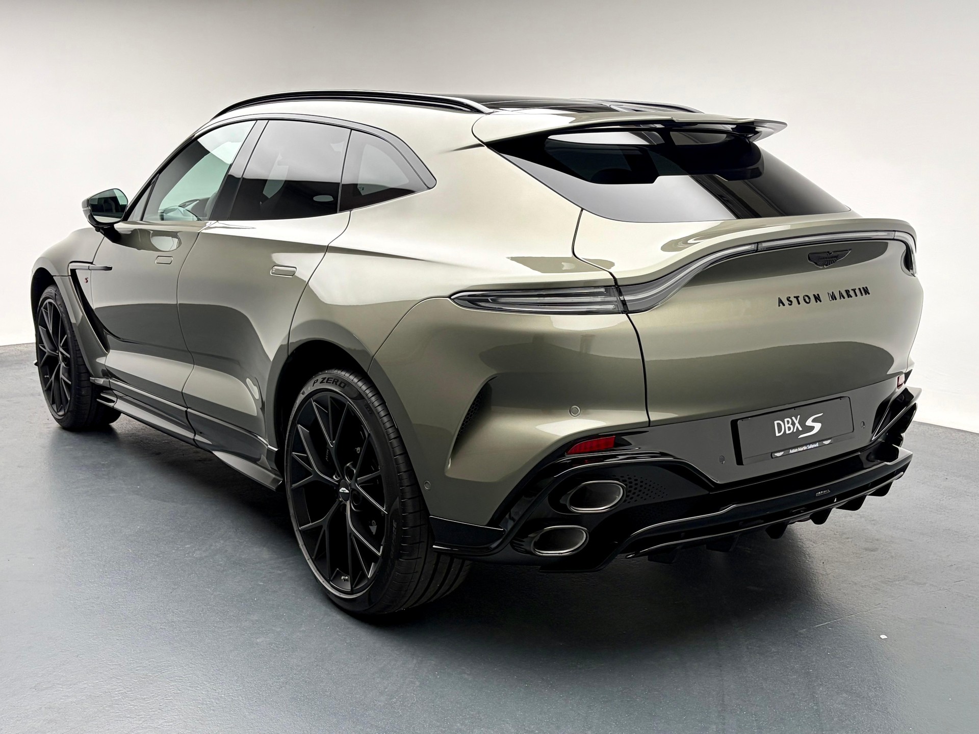 ASTON MARTIN DBX S 4.0 V8 Bi-Turbo-image-2