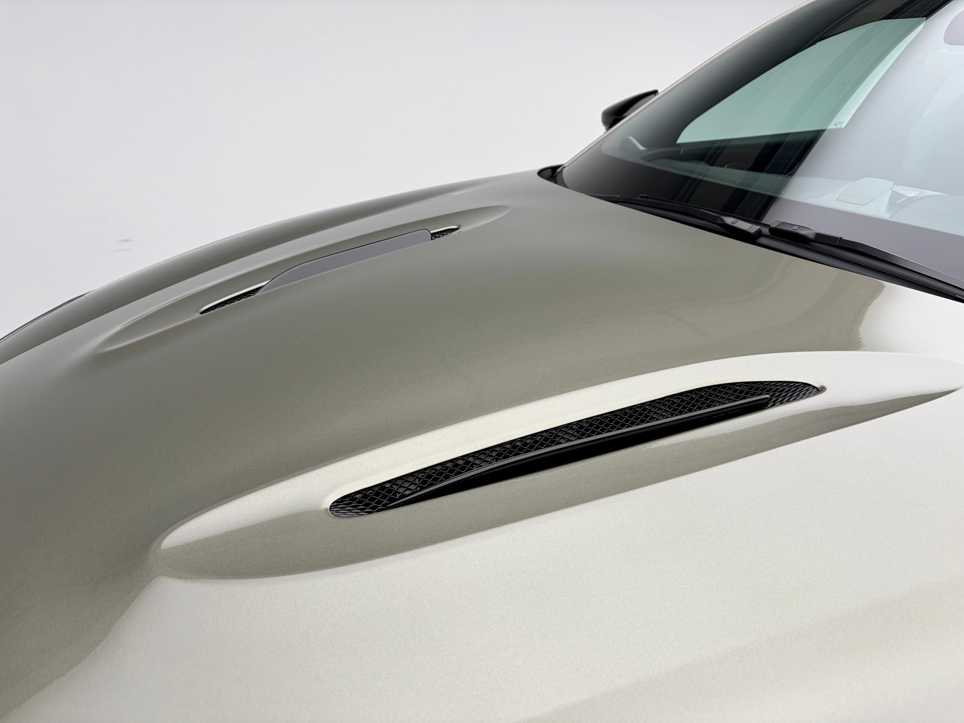 ASTON MARTIN DBX S 4.0 V8 Bi-Turbo-image-22
