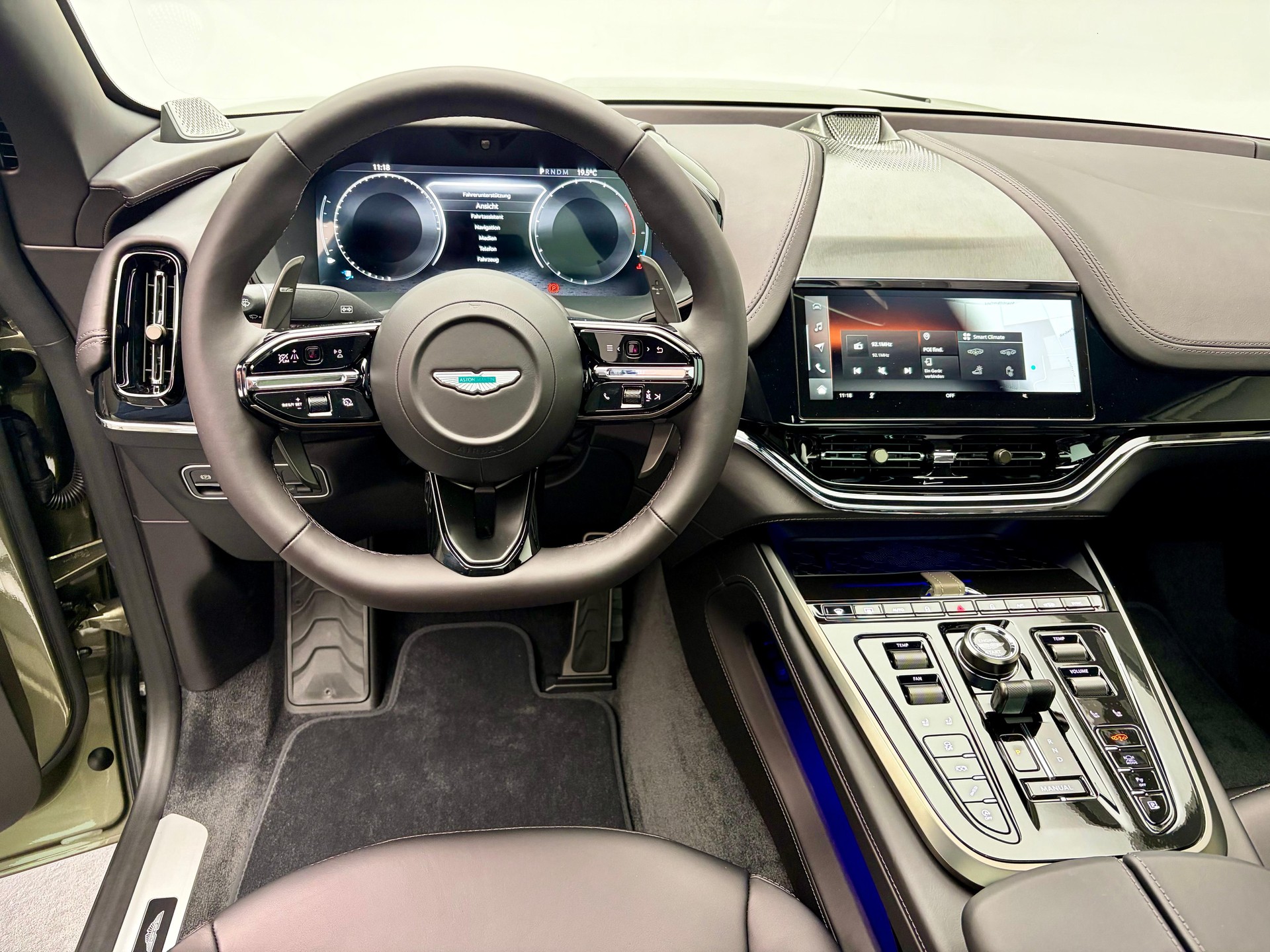 ASTON MARTIN DBX S 4.0 V8 Bi-Turbo-image-5
