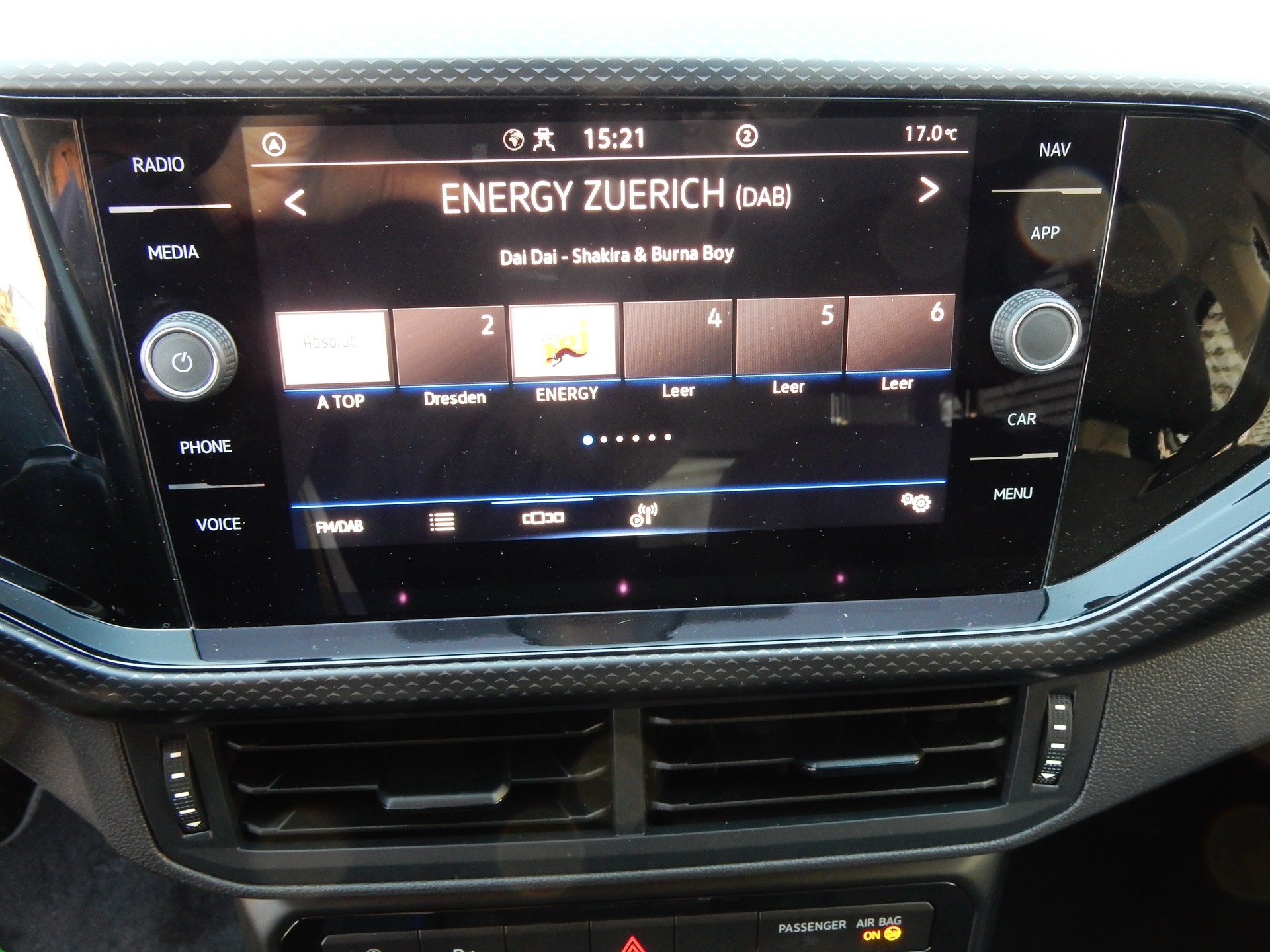 VW T-Cross 1.0 TSI Life DSG-image-12