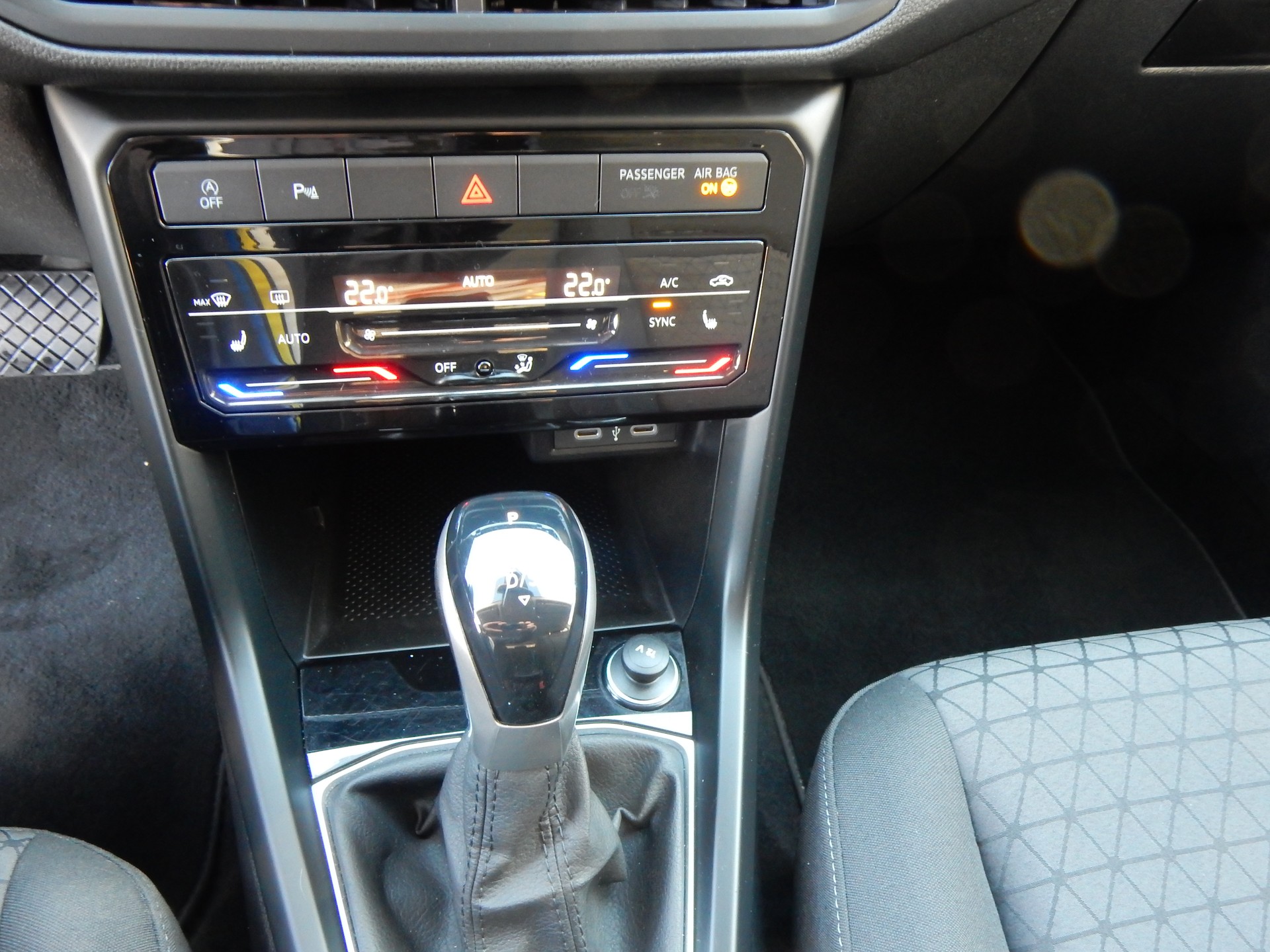 VW T-Cross 1.0 TSI Life DSG-image-11