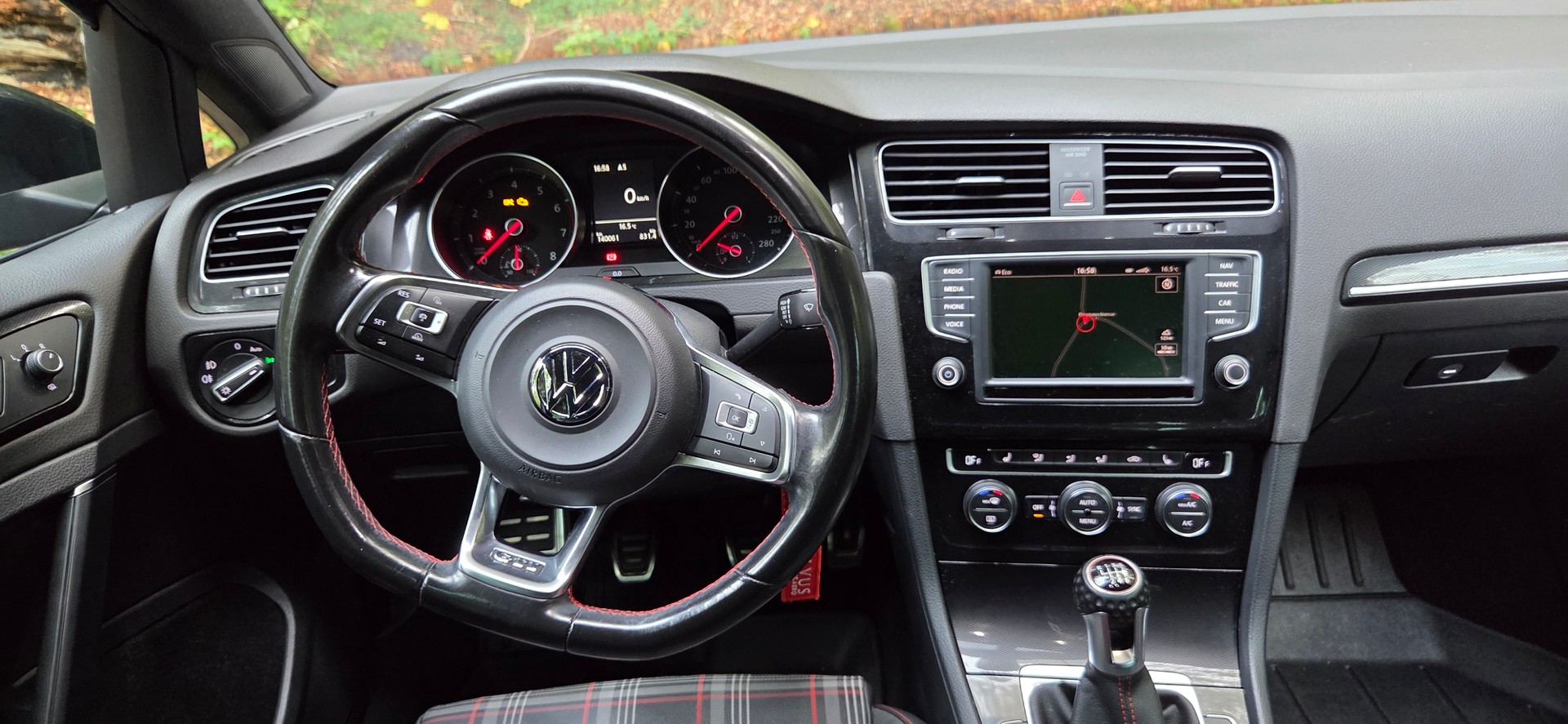 VW 2.0 TSI GTI-image-12