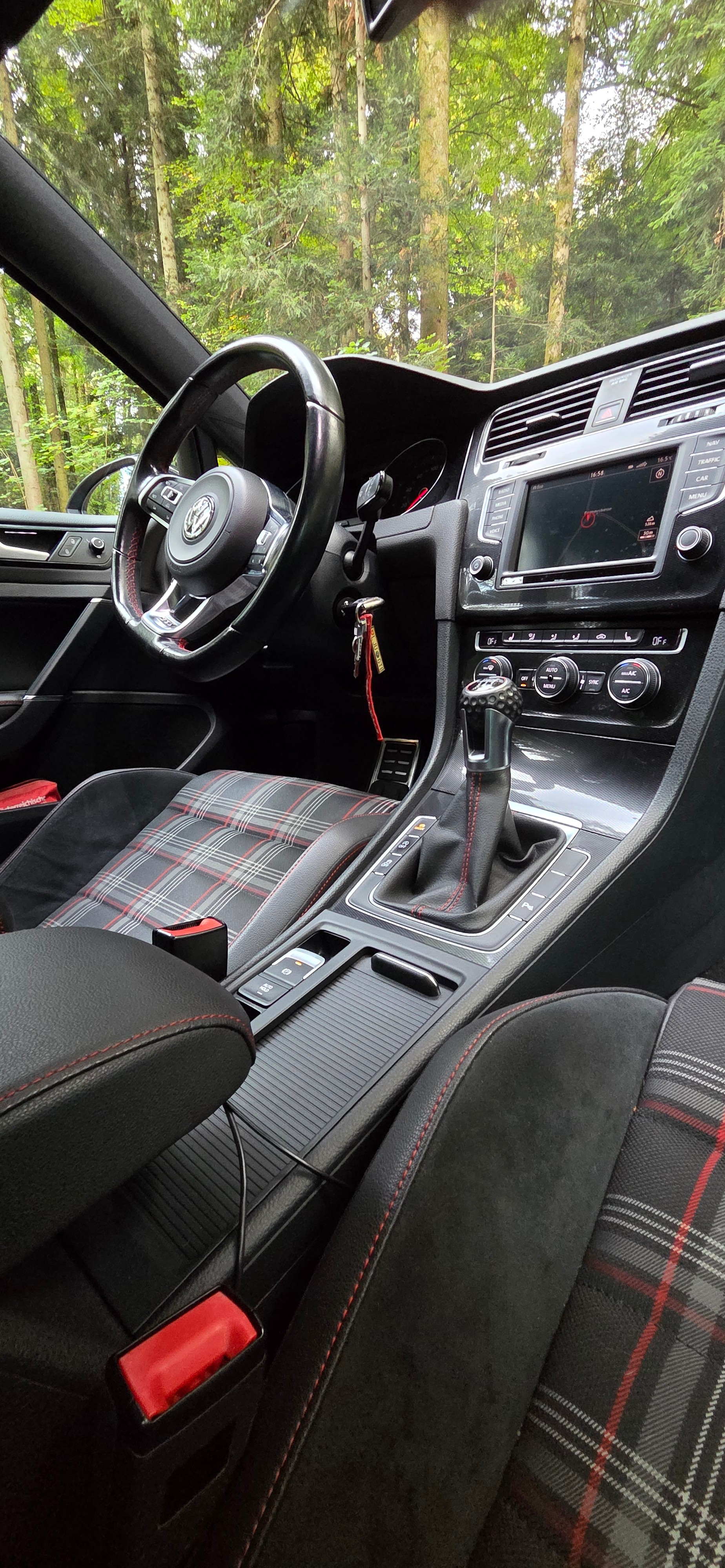 VW 2.0 TSI GTI-image-14