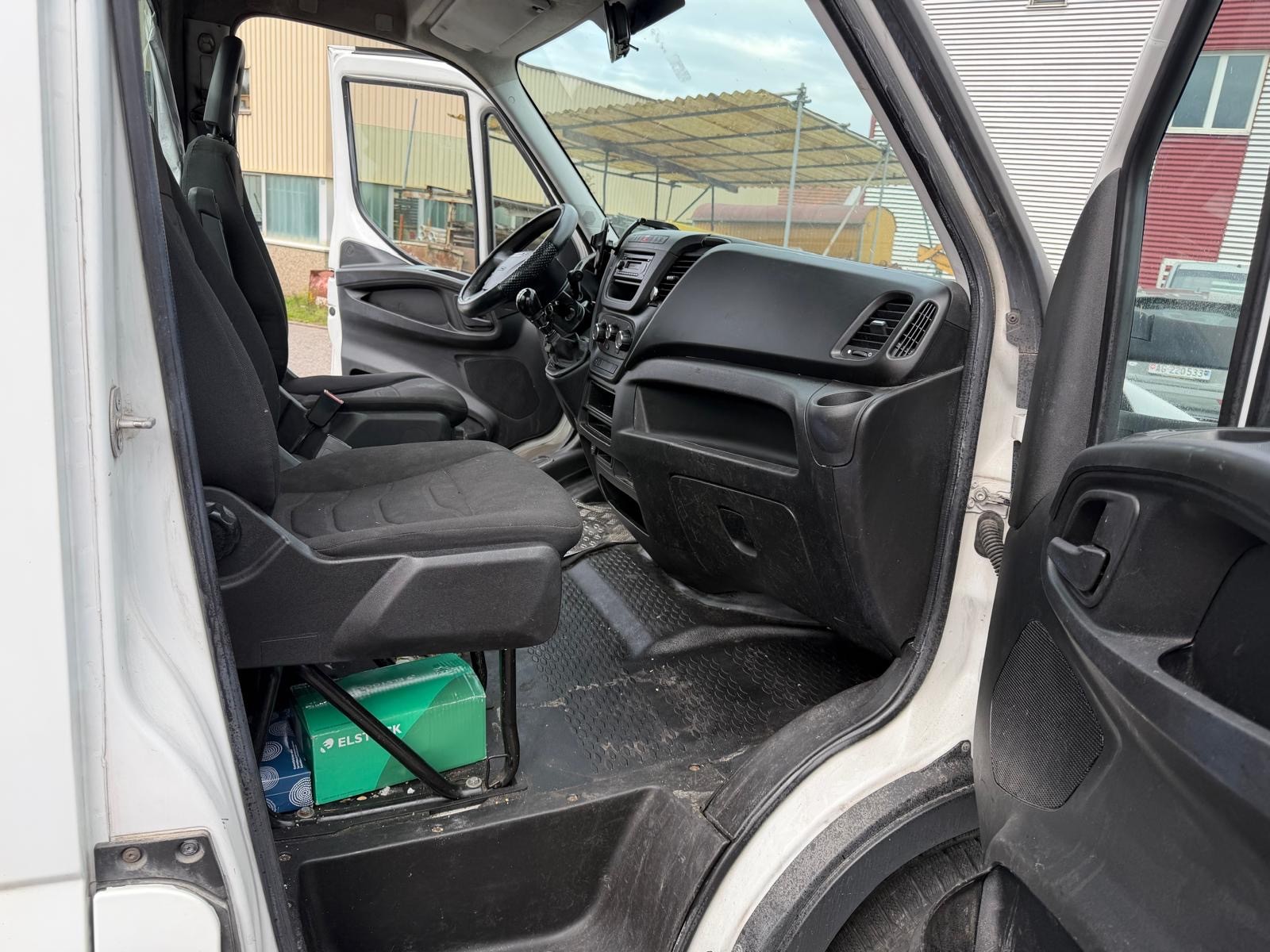 IVECO 35 S 17-image-8