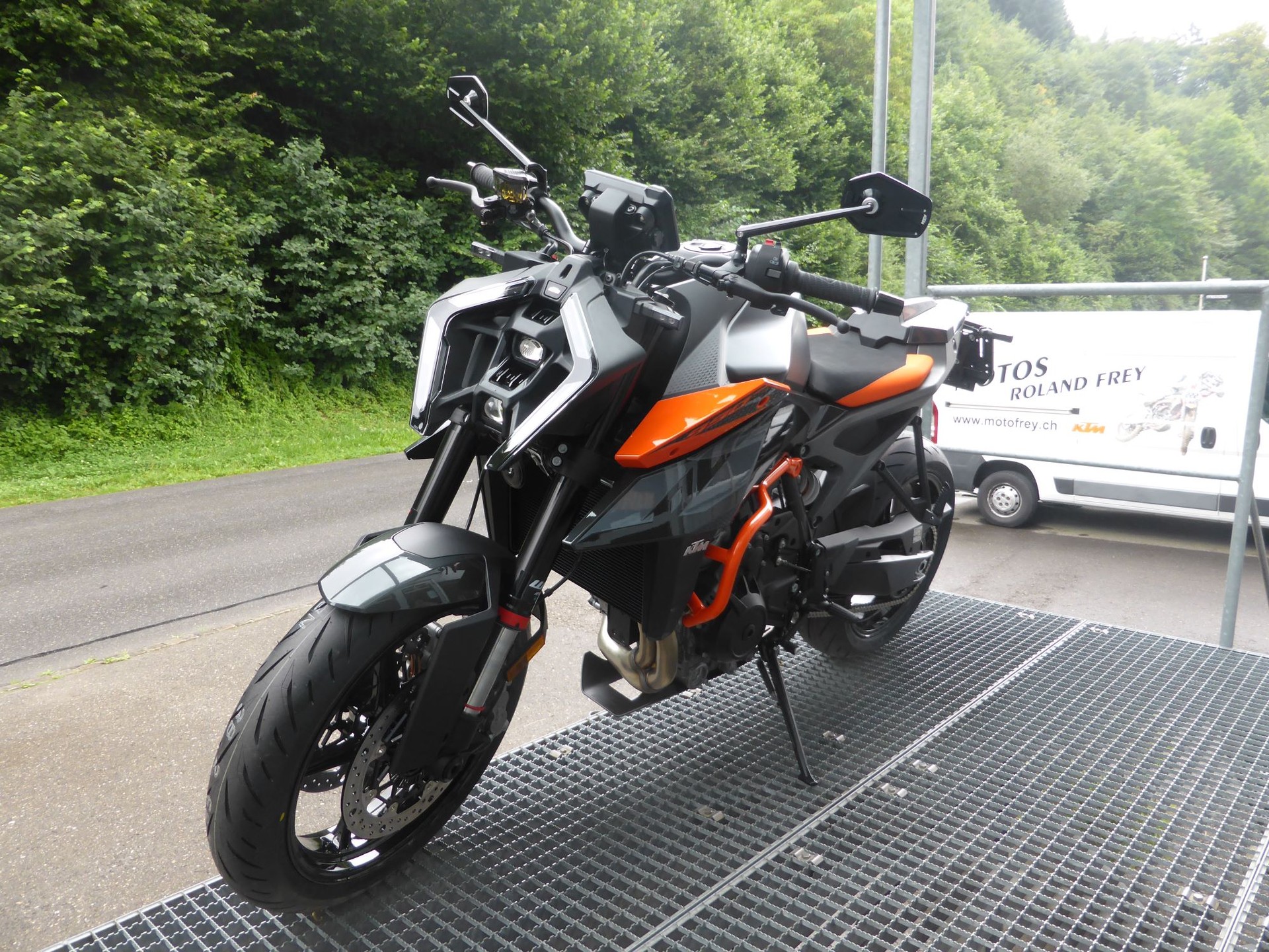 KTM 990 Duke-image-4