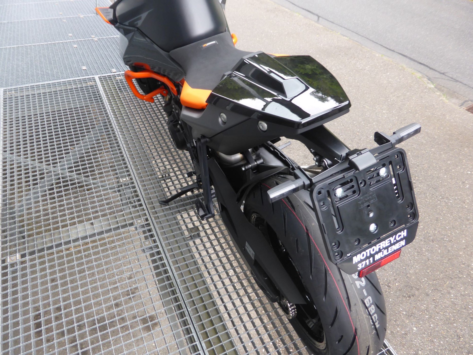 KTM 990 Duke-image-7