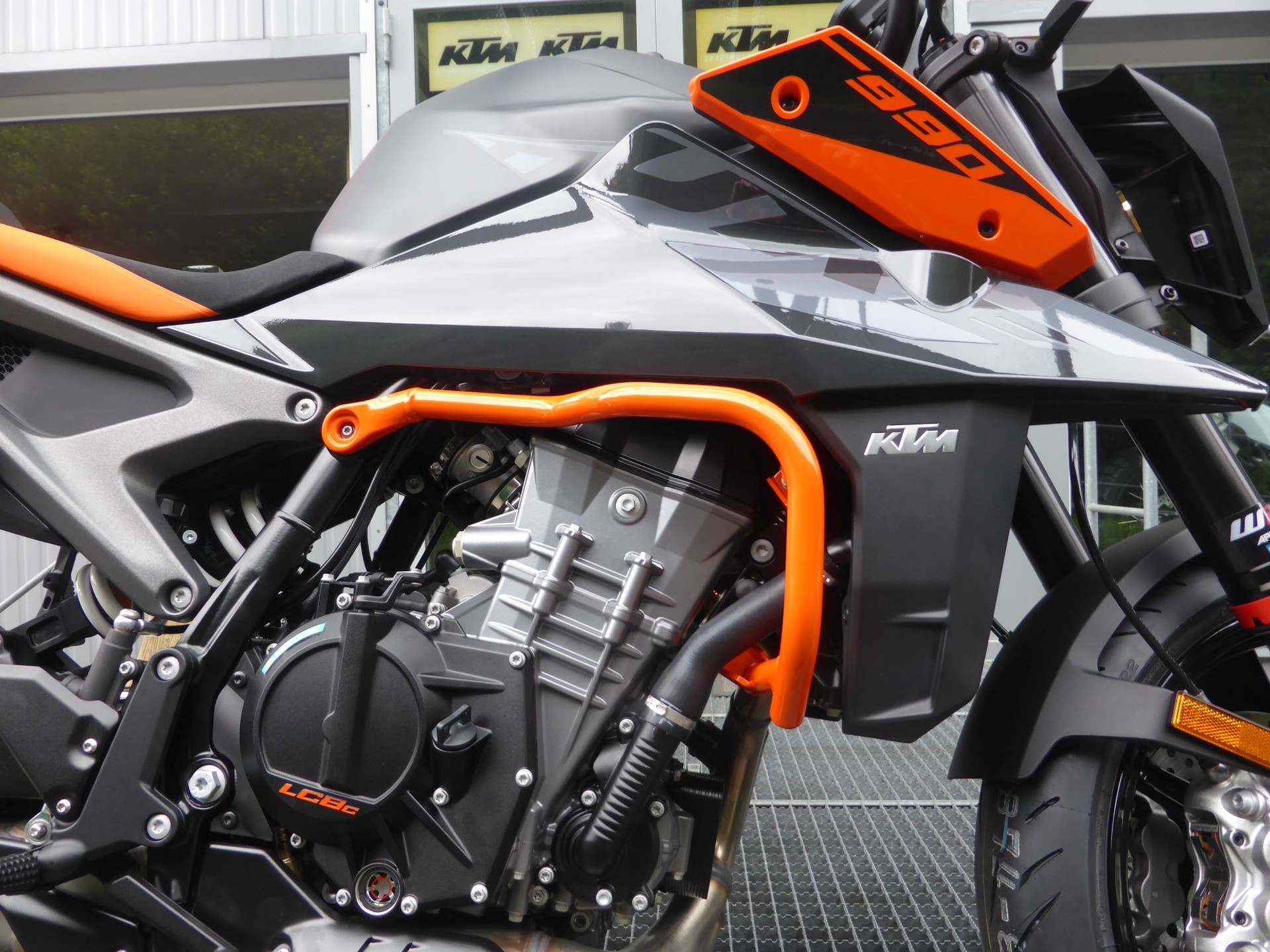KTM 990 Duke-image-2
