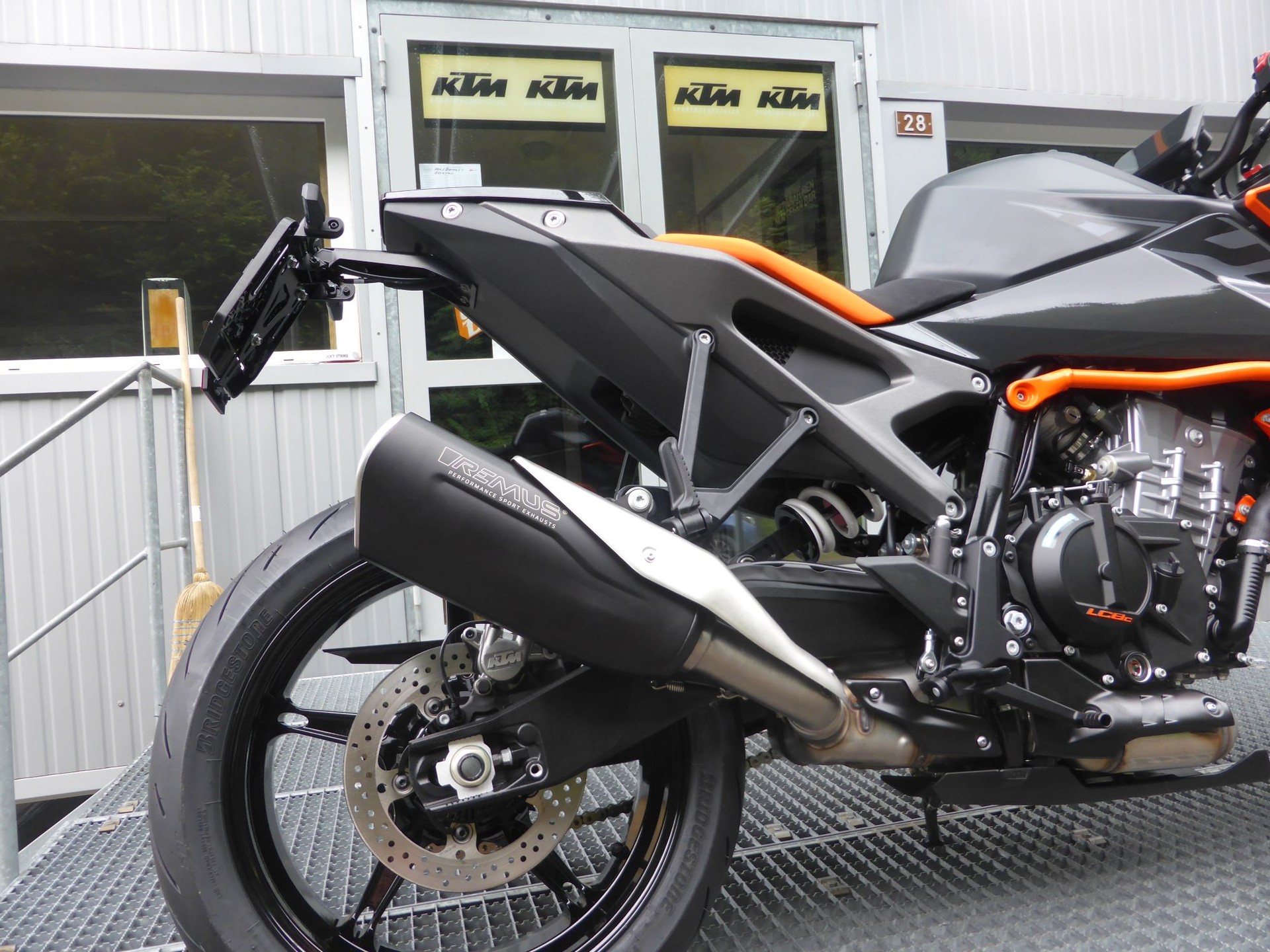 KTM 990 Duke-image-1