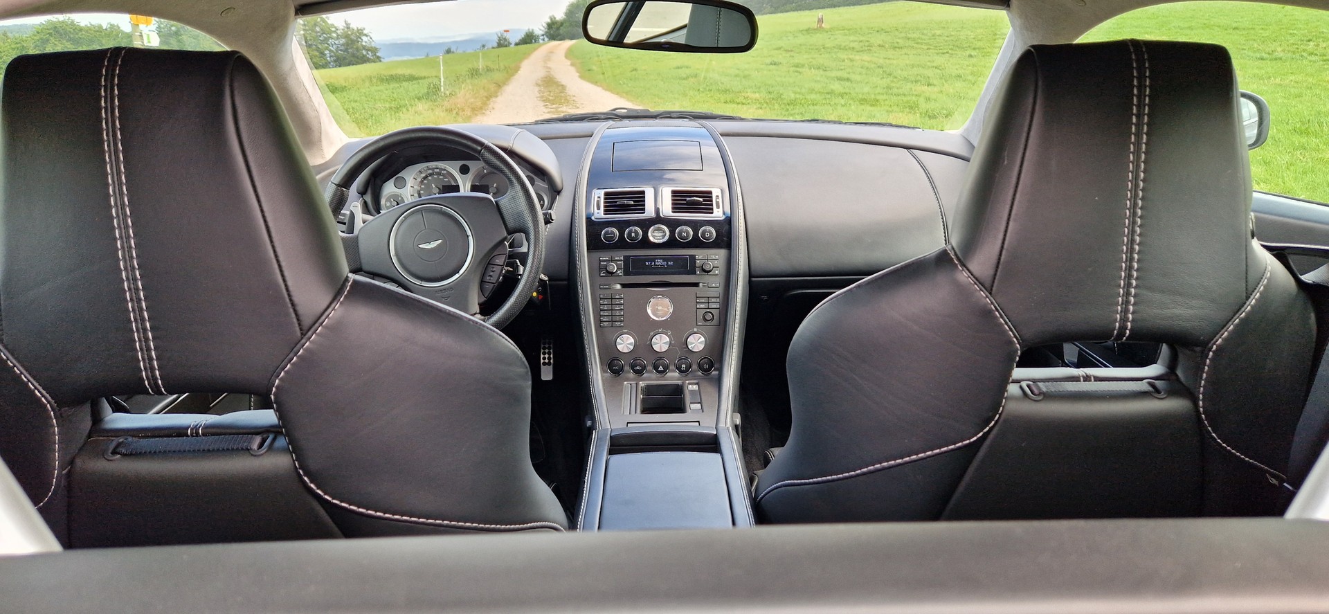 ASTON MARTIN V8 Vantage 4.3 Sportshift-image-2