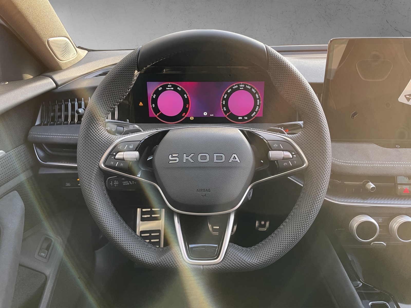 SKODA Superb Combi 2.0 TSI Sportline 4x4 DSG-image-10
