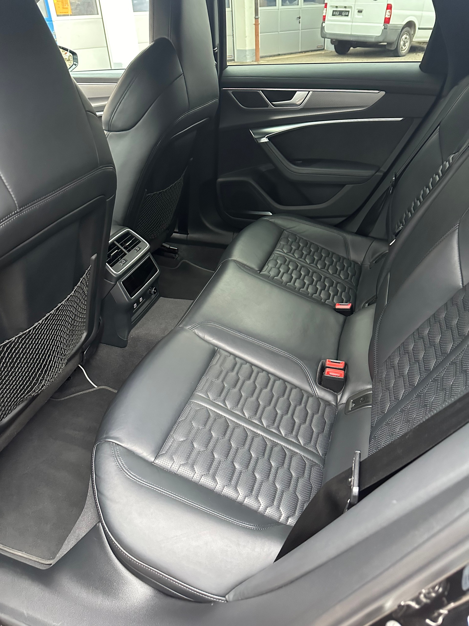AUDI RS6 Avant 4.0 TFSI V8 quattro-image-8