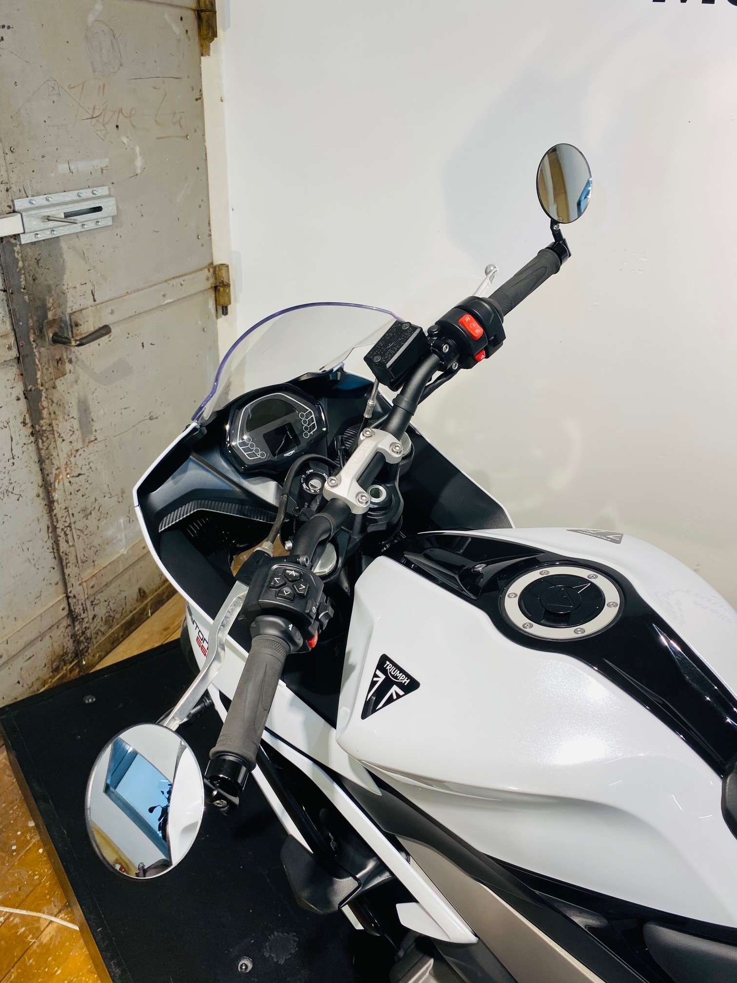 TRIUMPH Daytona 660-image-6