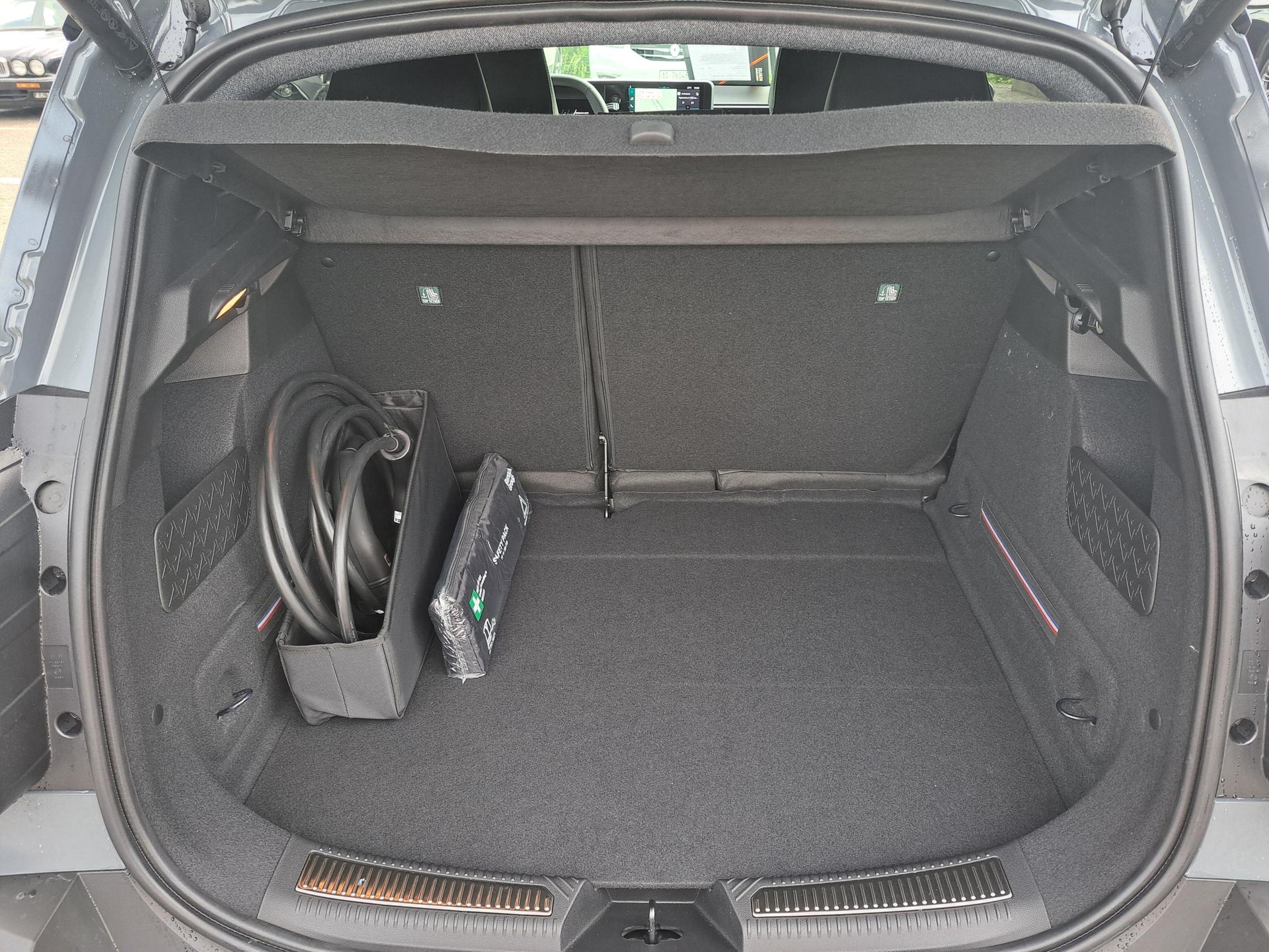 RENAULT R4 E-TECH ELECTRIC iconic 150PS Comfort Range-image-9