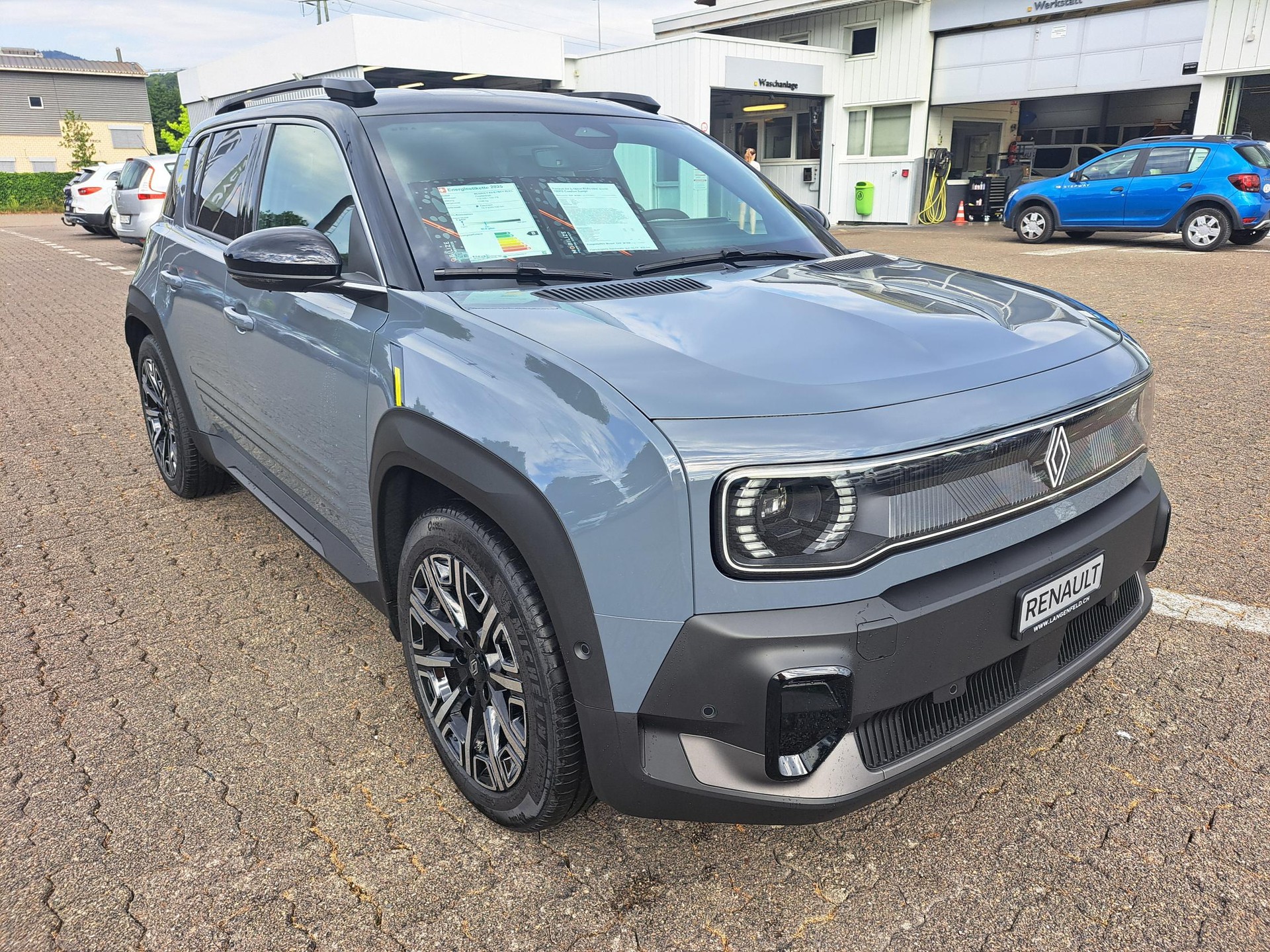 RENAULT R4 E-TECH ELECTRIC iconic 150PS Comfort Range-image-4