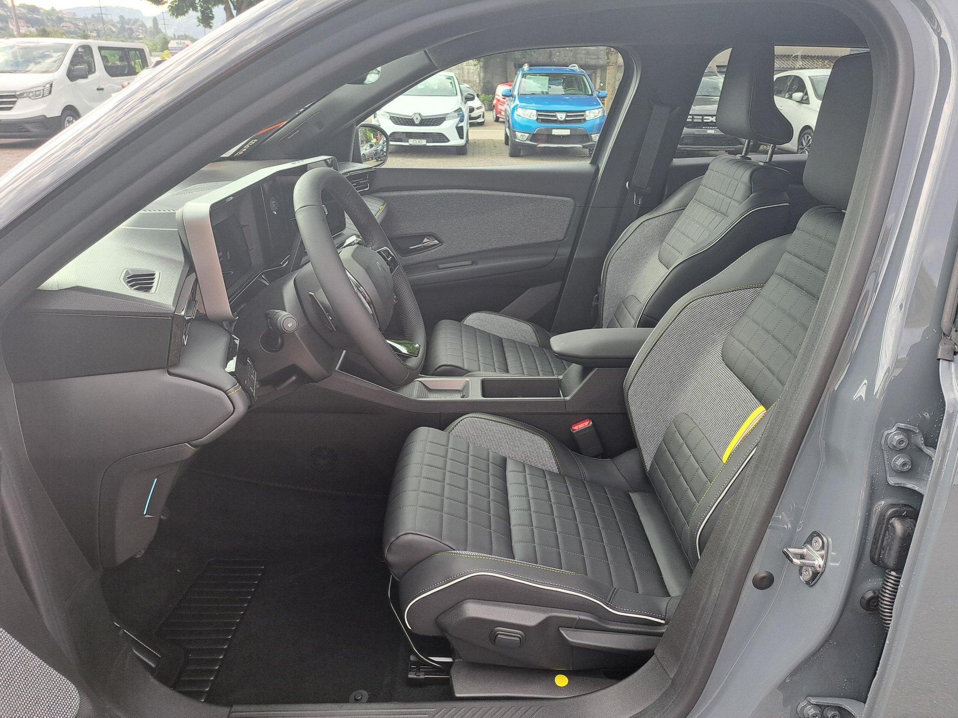 RENAULT R4 E-TECH ELECTRIC iconic 150PS Comfort Range-image-5