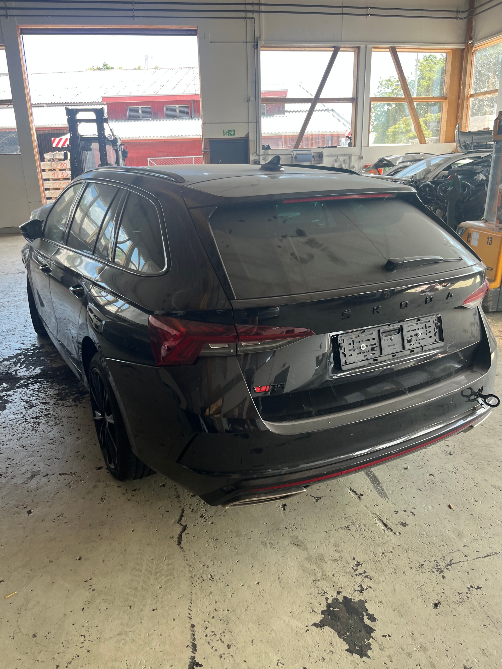 SKODA Octavia Combi 1.4 TSI PHEV DSG RS-image-1