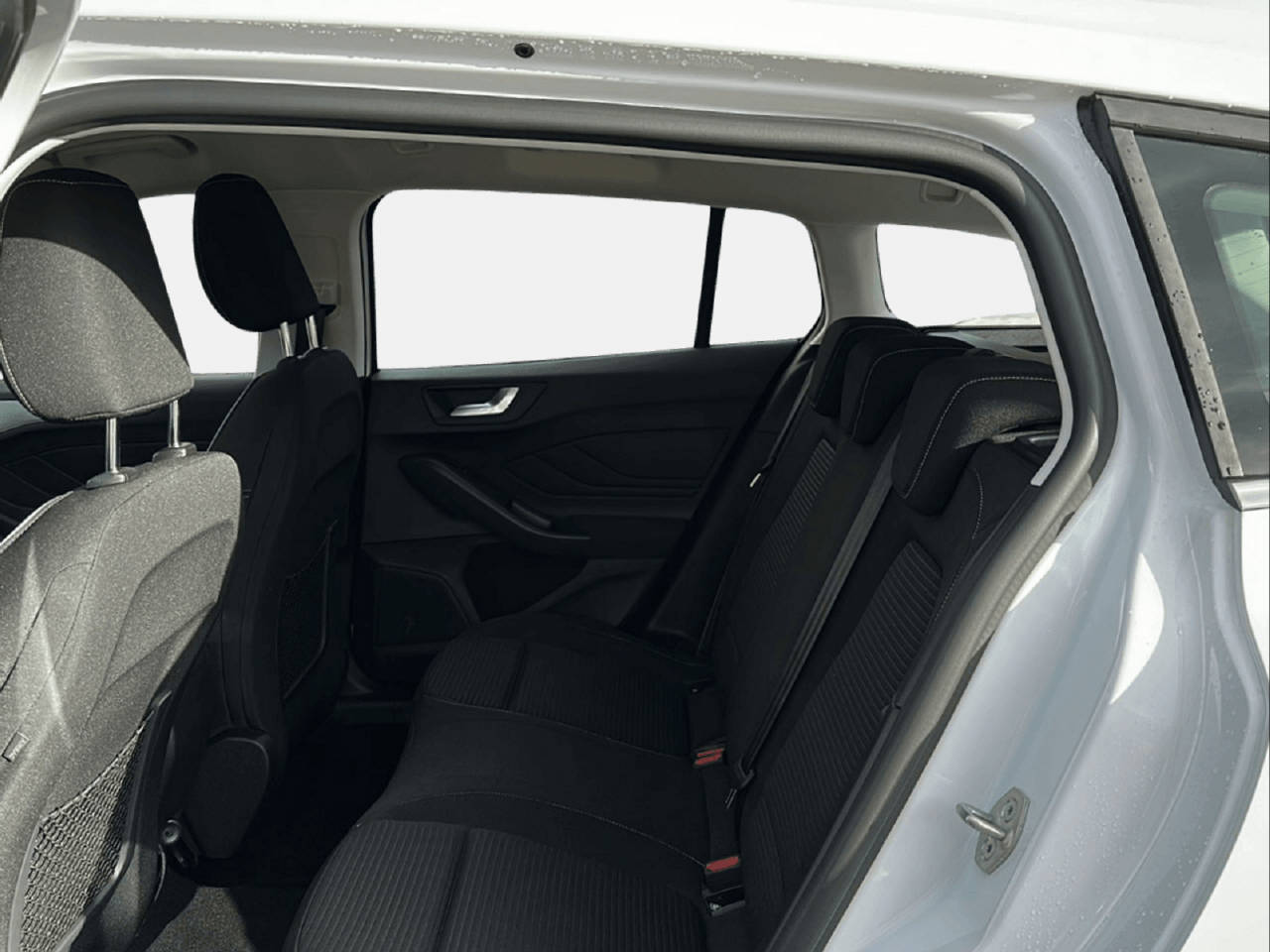 FORD Focus Station Wagon 1.0i EcoB Hybrid 155 Titanium-image-12