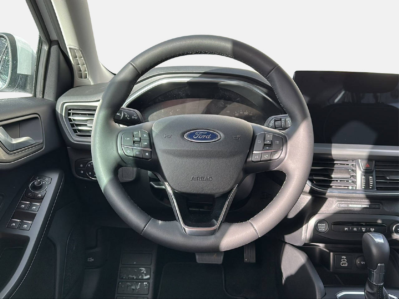 FORD Focus Station Wagon 1.0i EcoB Hybrid 155 Titanium-image-11