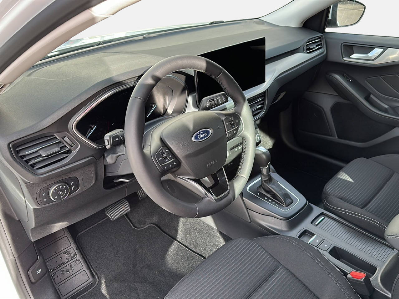 FORD Focus Station Wagon 1.0i EcoB Hybrid 155 Titanium-image-9