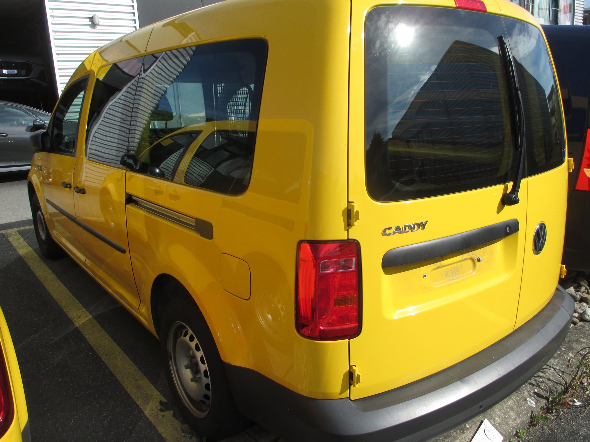 VW Caddy Maxi 1.0TSI BlueMotion Technology-image-3