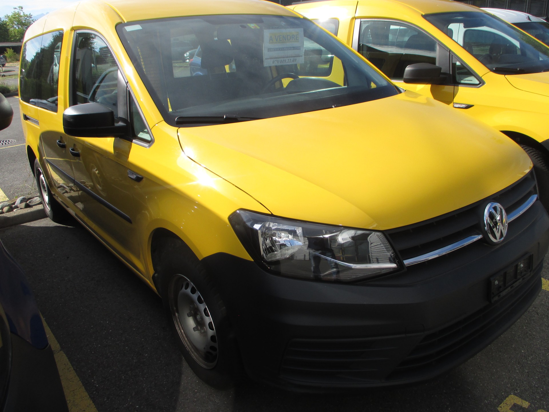 VW Caddy Maxi 1.0TSI BlueMotion Technology-image-2