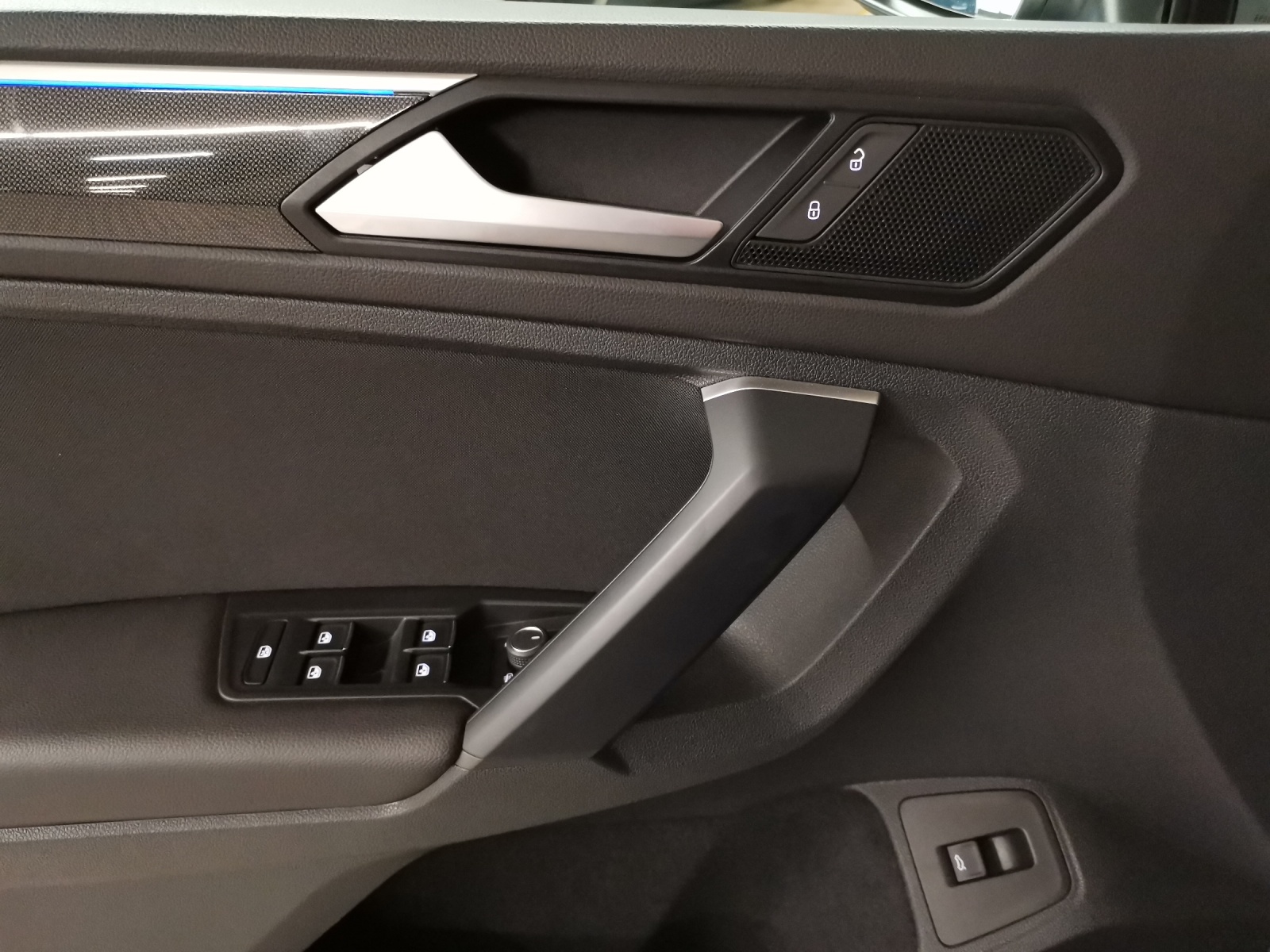 VW Tiguan 2.0 TDI SCR Elegance DSG-image-14