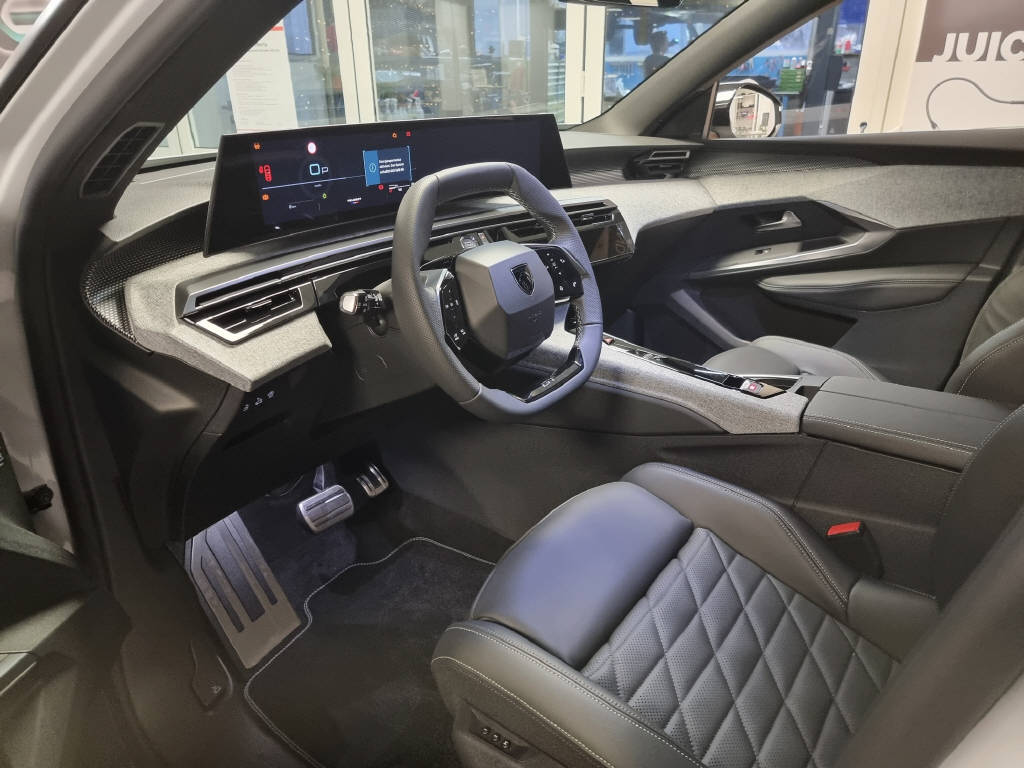 PEUGEOT 5008 1.2 Hybrid GT-image-4