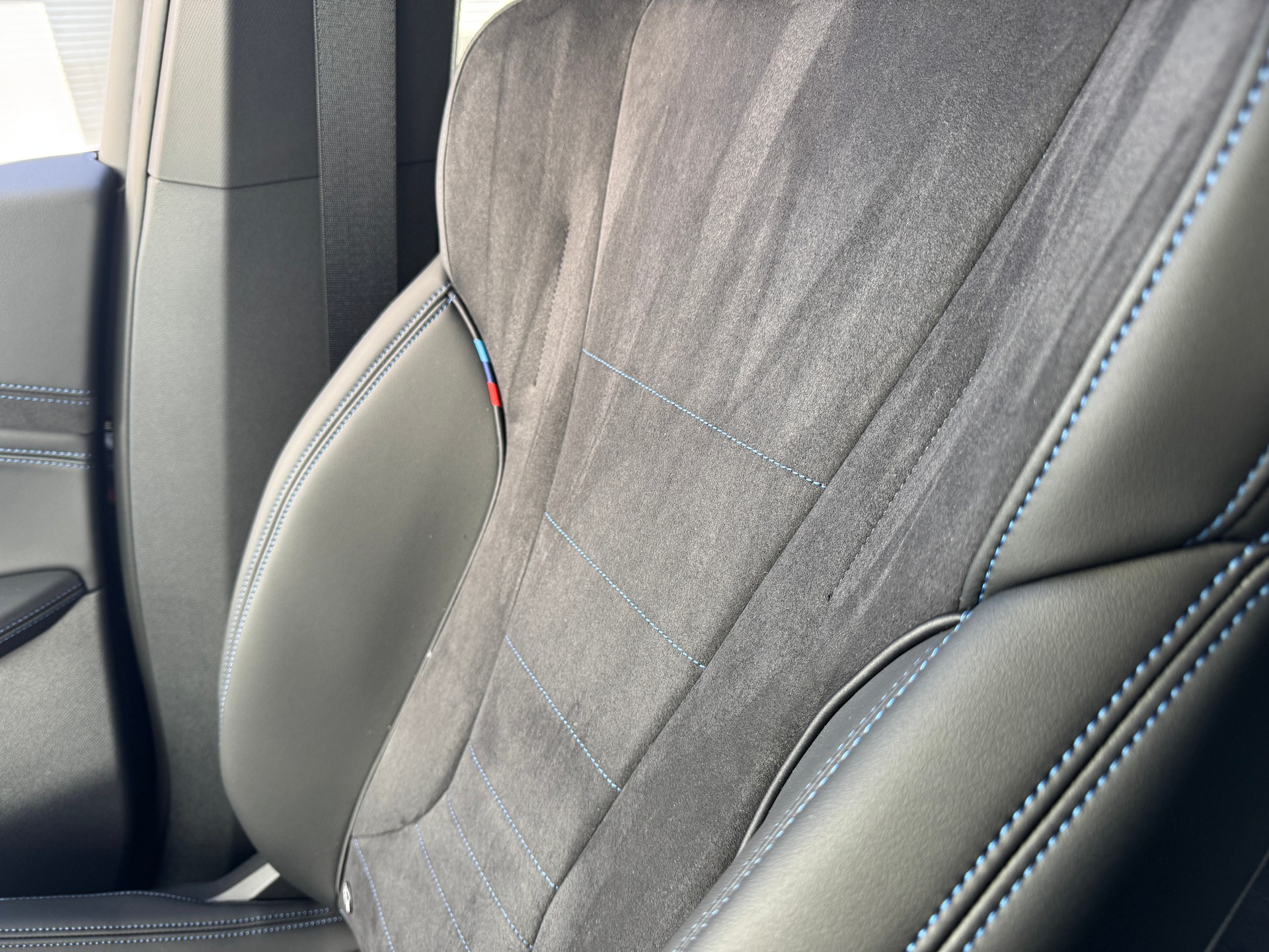 BMW iX1 eDrive 20 M Sport "Limited Black*"-image-2