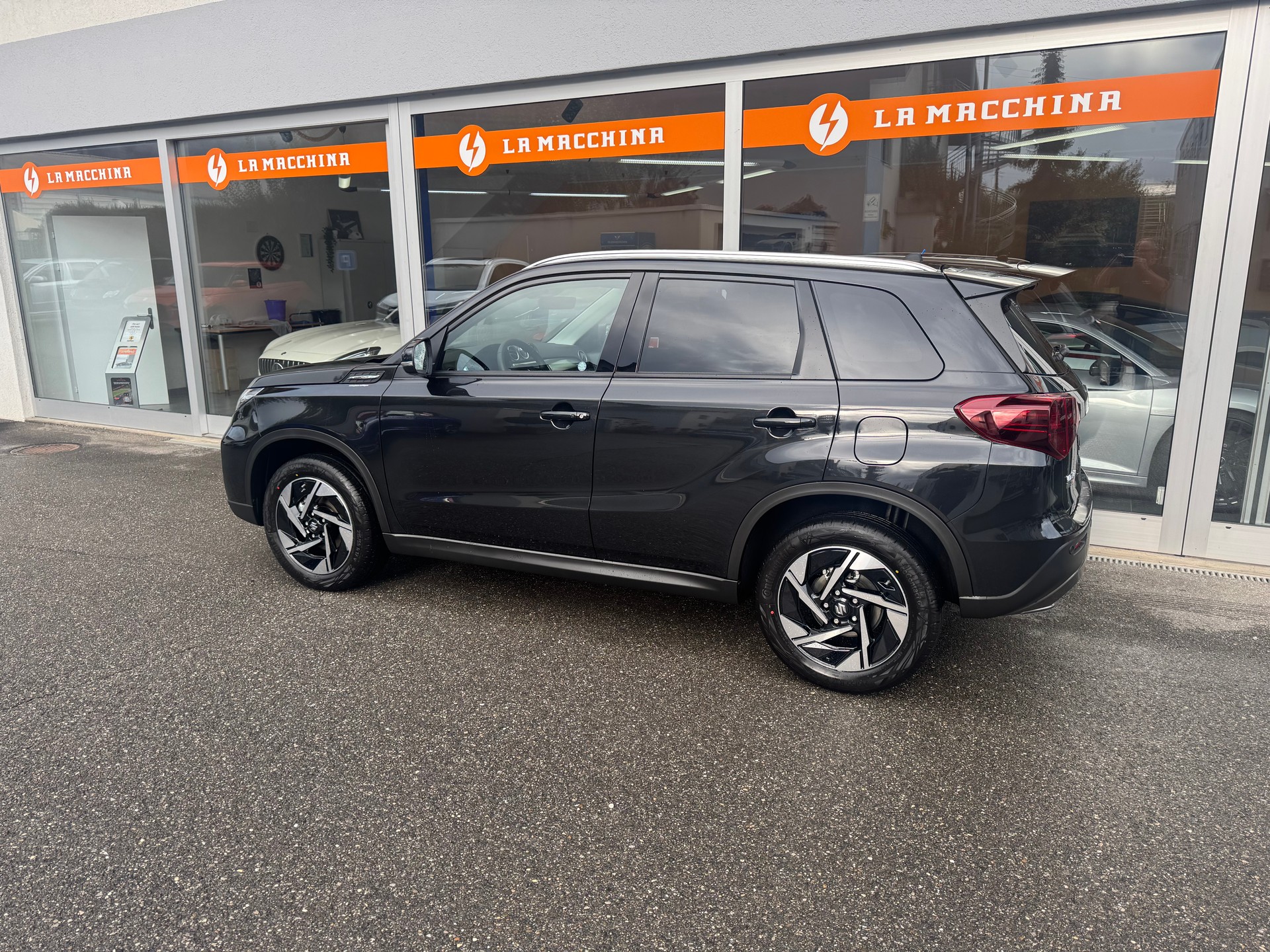 SUZUKI Vitara 1.4 Boosterjet Compact Top 4x4 Hybrid Automatic-showroom-element-2