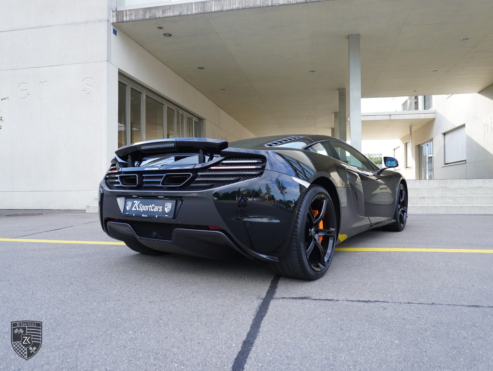 McLAREN 650S Coupé 3.8 V8 Carbon Black SSG [ P1 Carbon Racing Seat ] [ Carbon Fibre Interior ] [ Alcantara Trim / Contrast Stitching ]-showroom-element-2