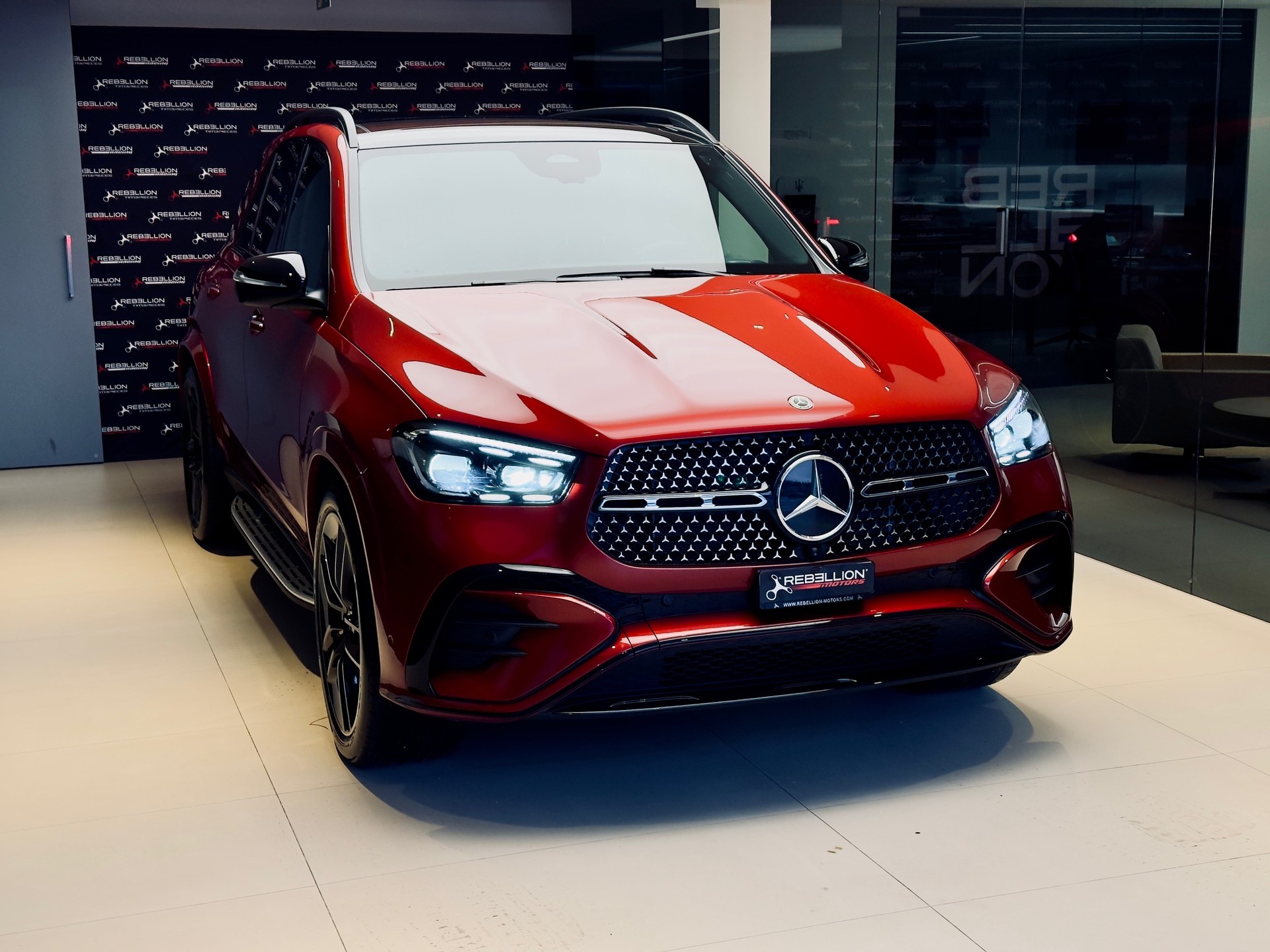 MERCEDES-BENZ GLE 400 e 4Matic 9G-Tronic-showroom-element-2