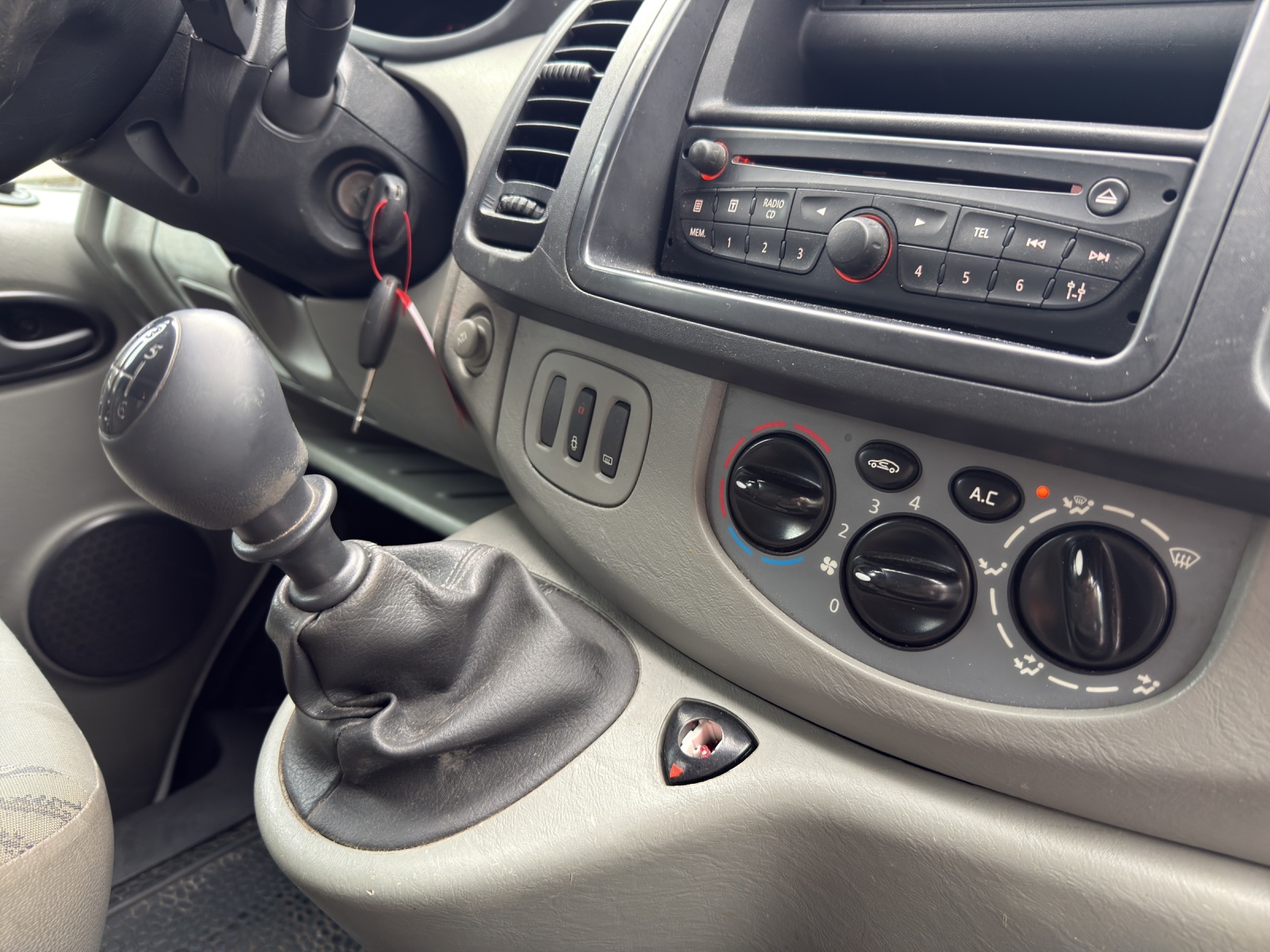 NISSAN Primastar 2.0dCi 115 L2H1 Comfort 2.9t-image-12