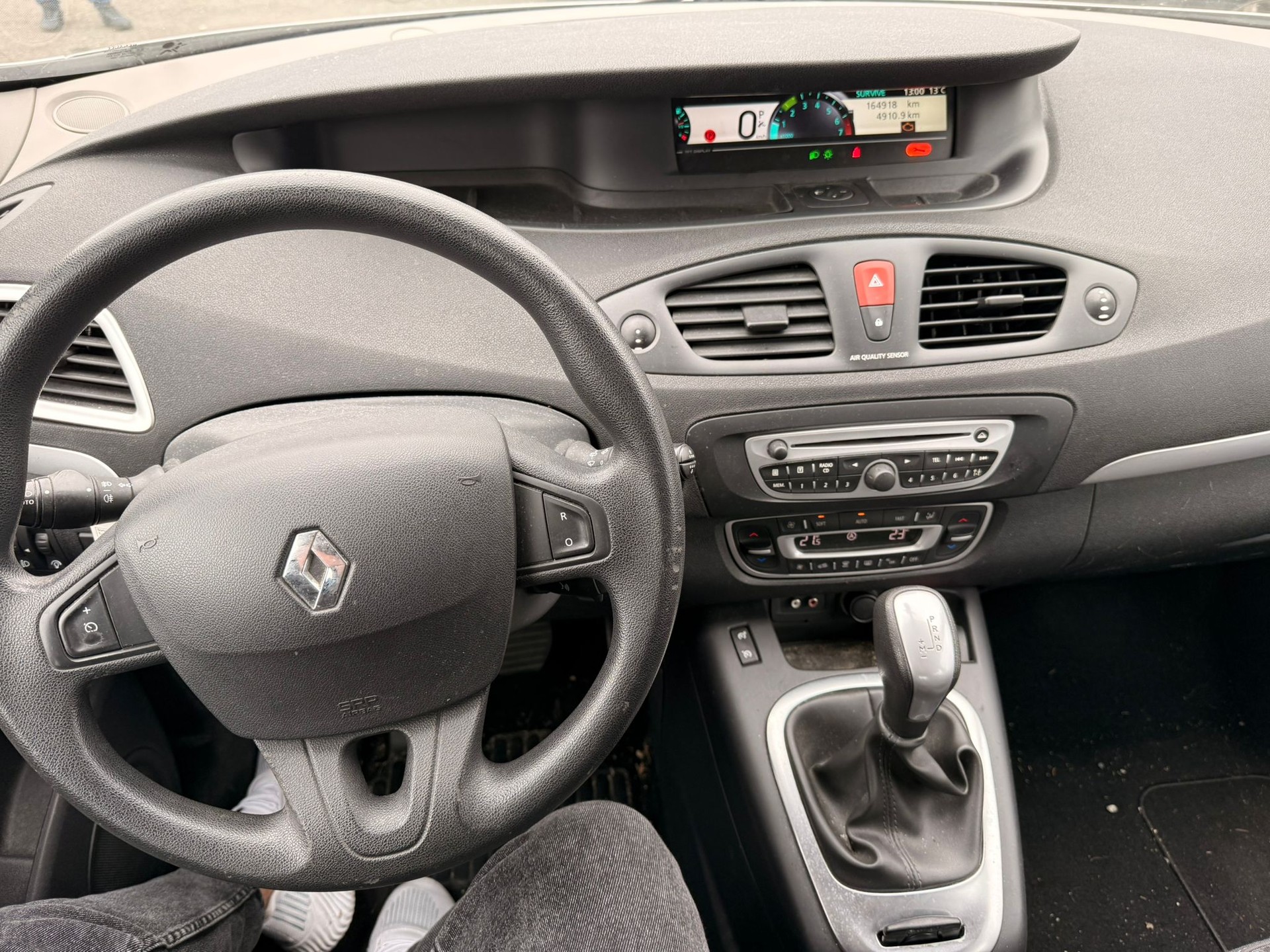 RENAULT Scénic 2.0 16V Privilège X-Tronic CVT-image-7