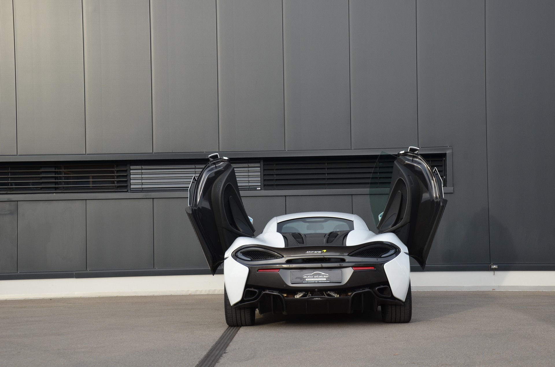 McLAREN 570S Coupé 3.8 V8 SSG-image-9