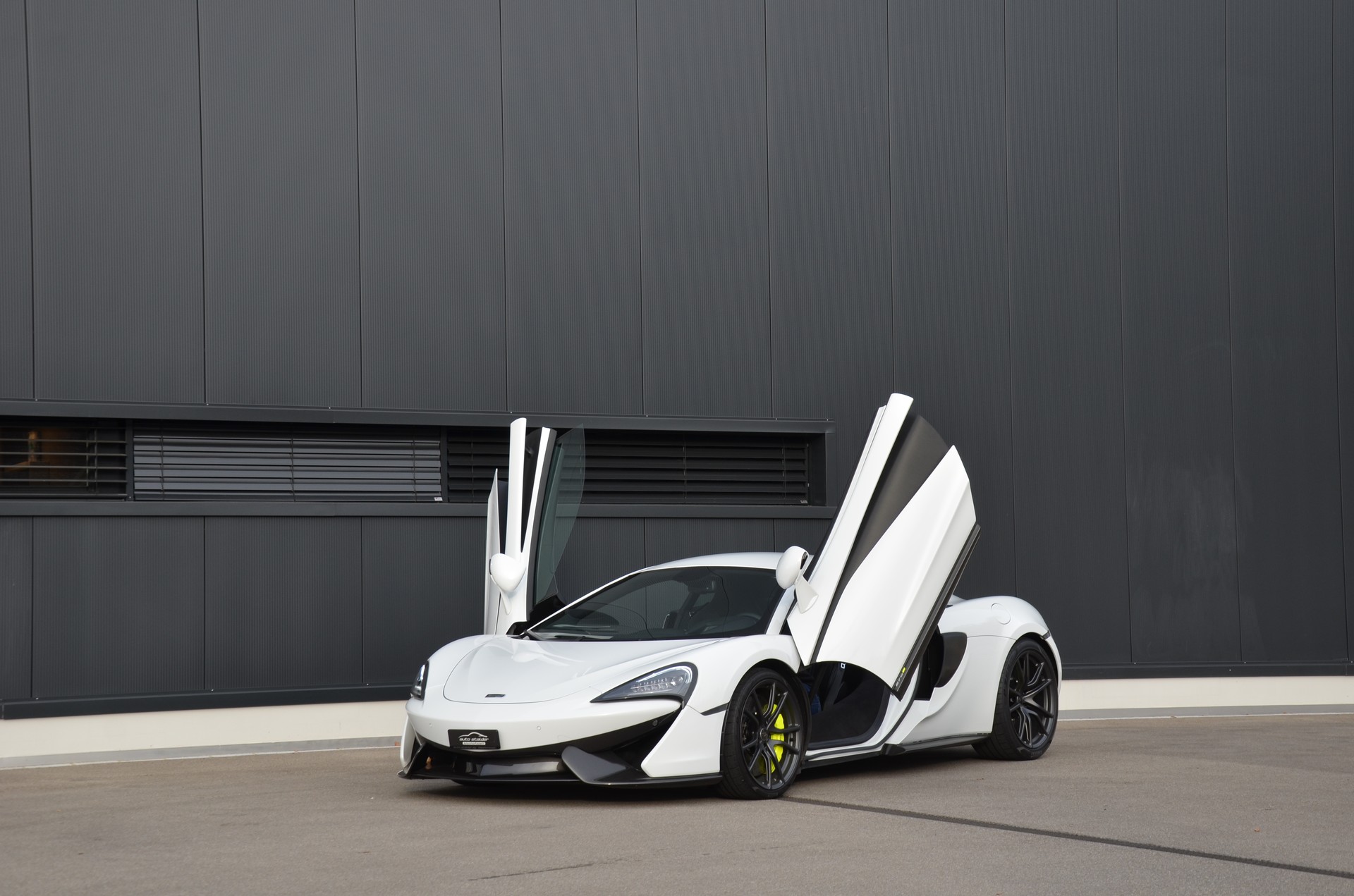 McLAREN 570S Coupé 3.8 V8 SSG-image-2