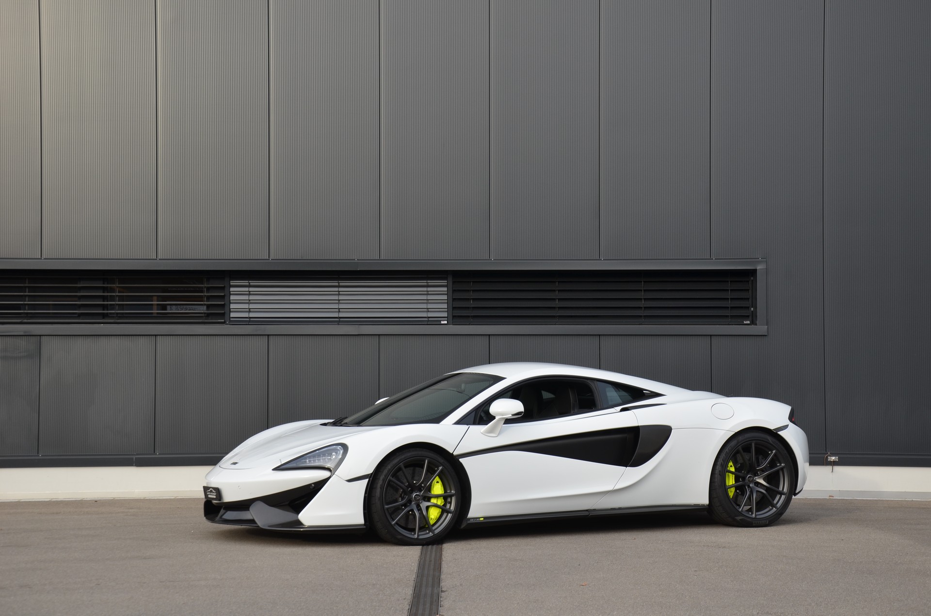 McLAREN 570S Coupé 3.8 V8 SSG-image-1