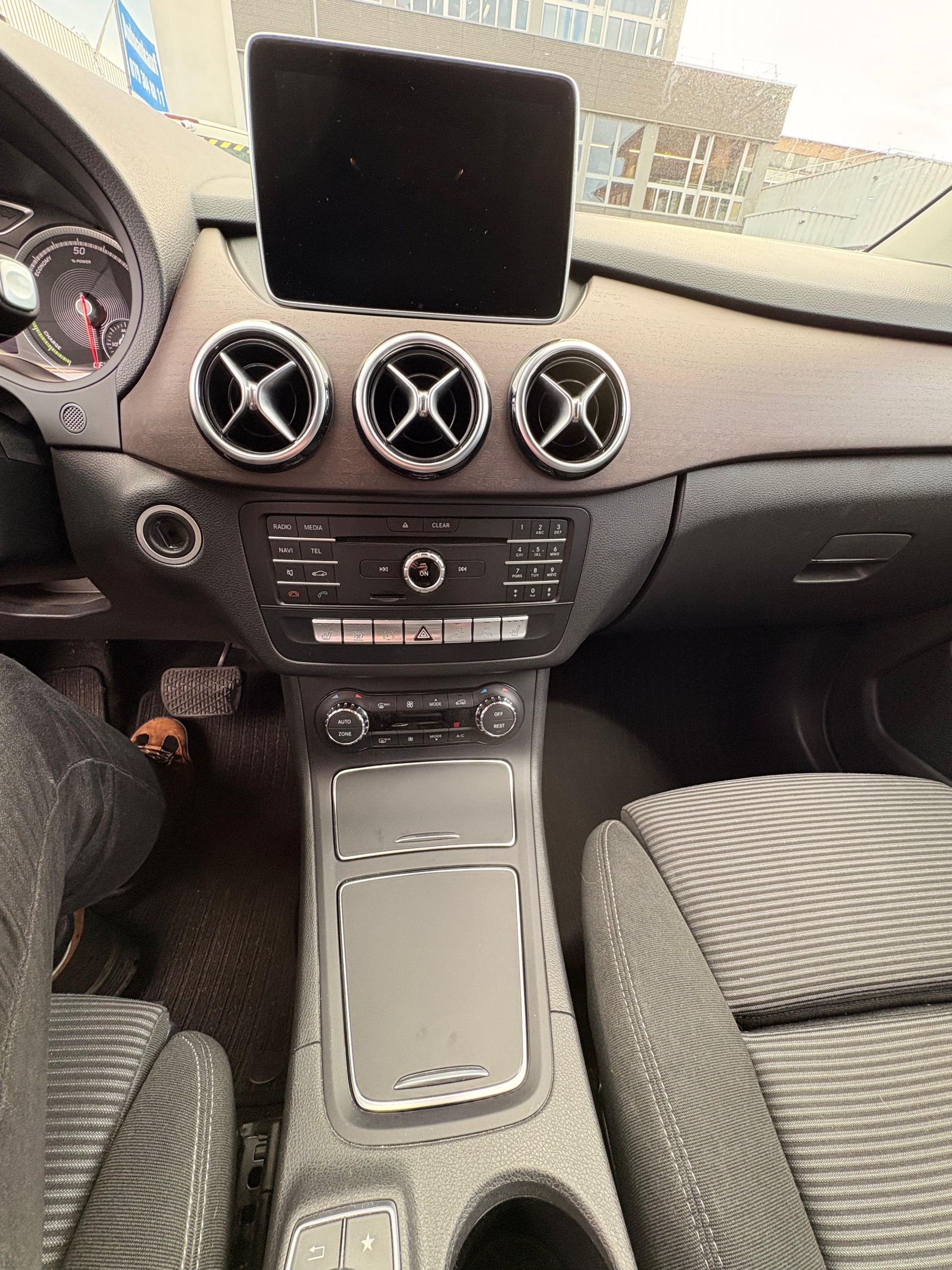 MERCEDES-BENZ B Electric Drive Style-image-5