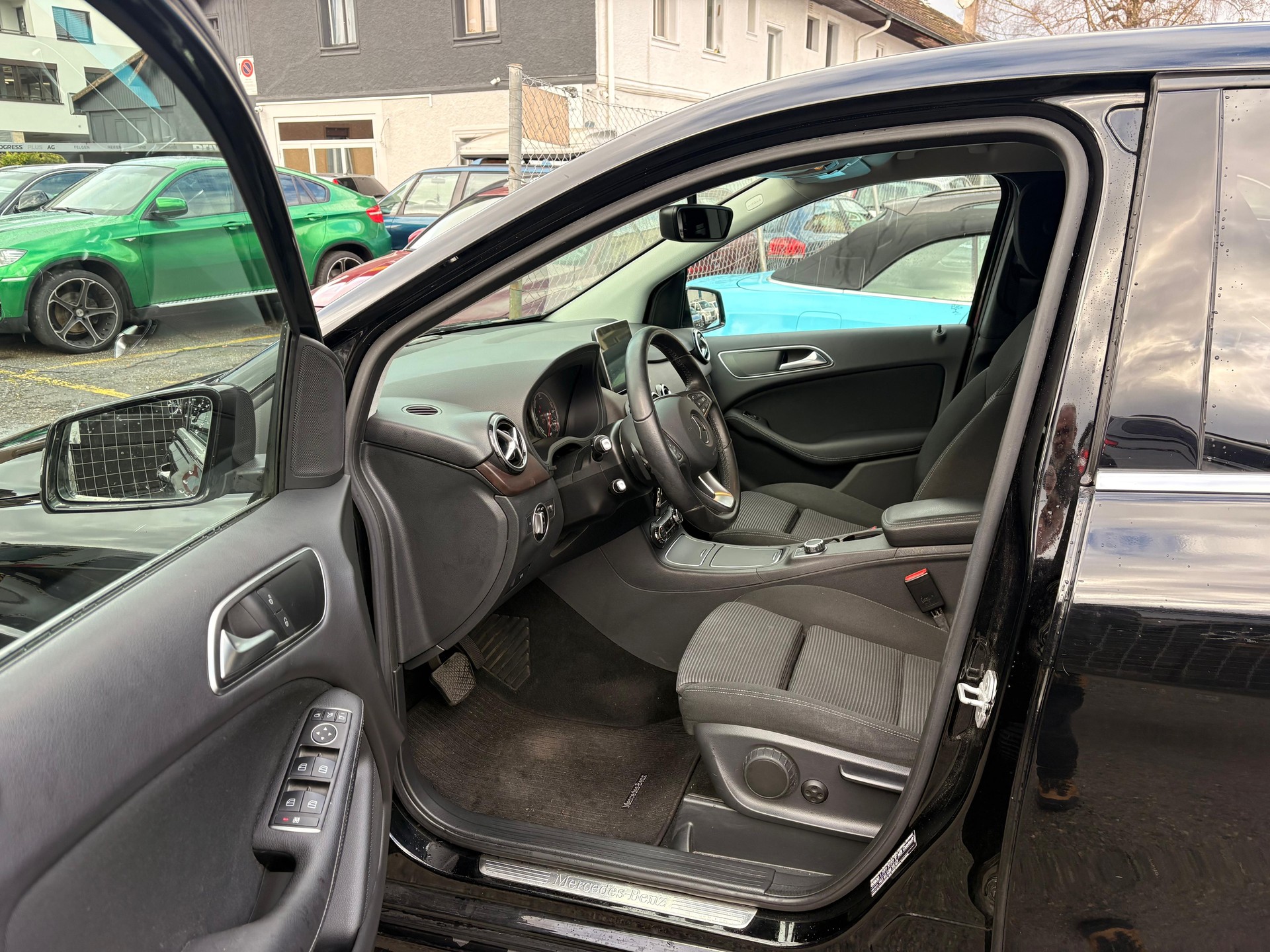MERCEDES-BENZ B Electric Drive Style-image-4
