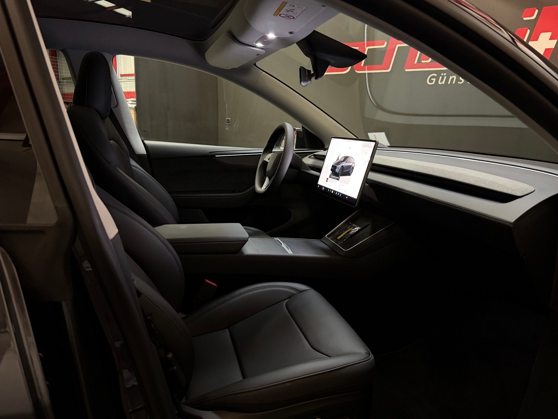 TESLA Model Y LR Premium AWD MY27 AHK-image-14