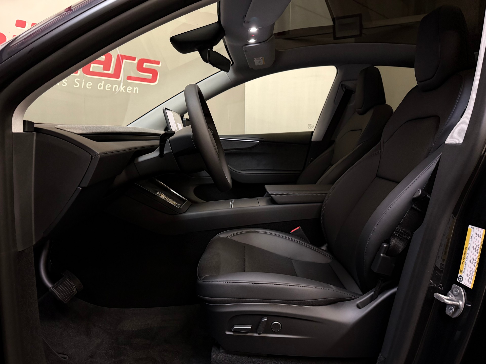 TESLA Model Y LR Premium AWD MY27 AHK-image-12