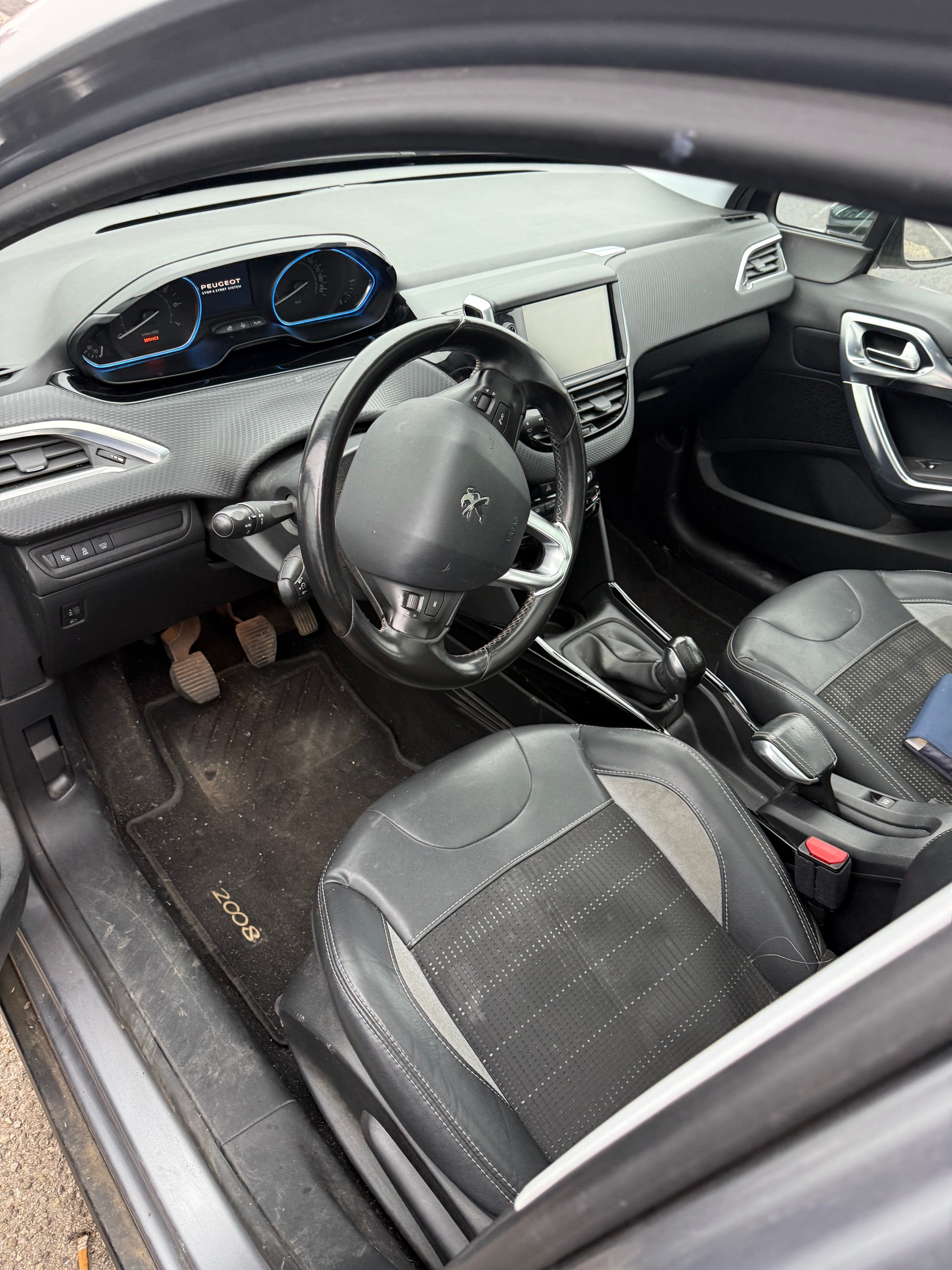 PEUGEOT 2008 1.2 PureTech Active-image-5
