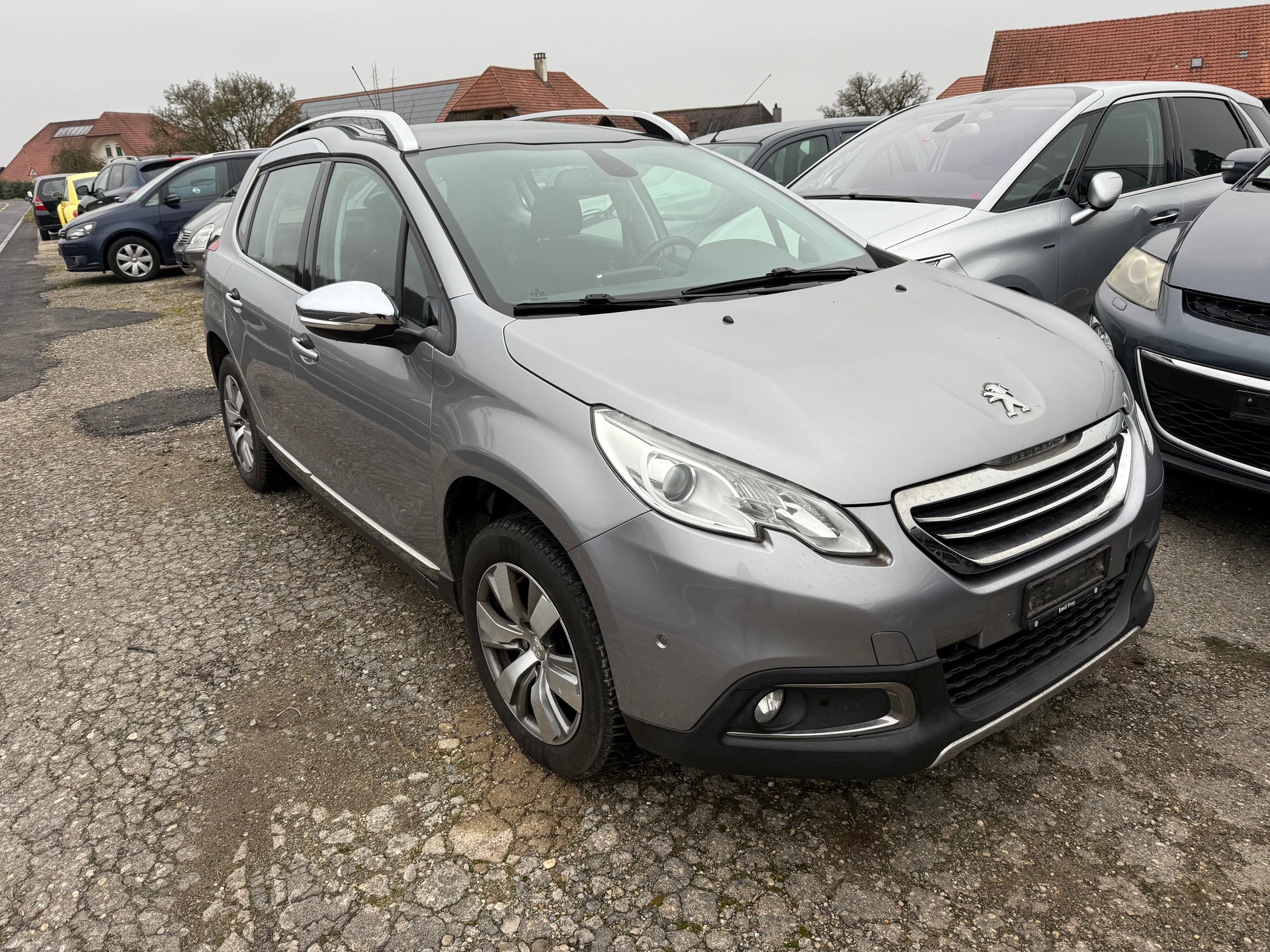 PEUGEOT 2008 1.2 PureTech Active-image-1