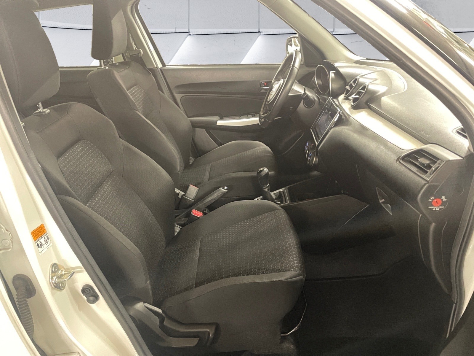 SUZUKI Swift 1.0 12V SHVS Compact Top Hybrid-image-13