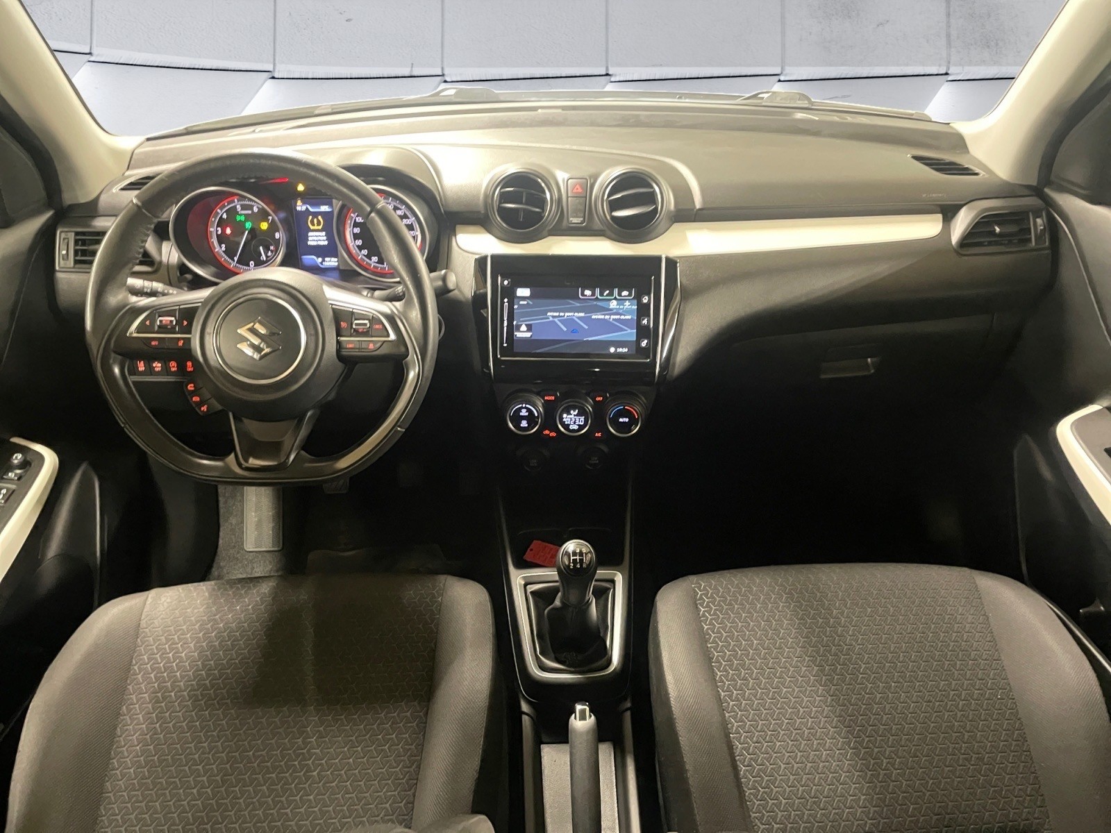 SUZUKI Swift 1.0 12V SHVS Compact Top Hybrid-image-9