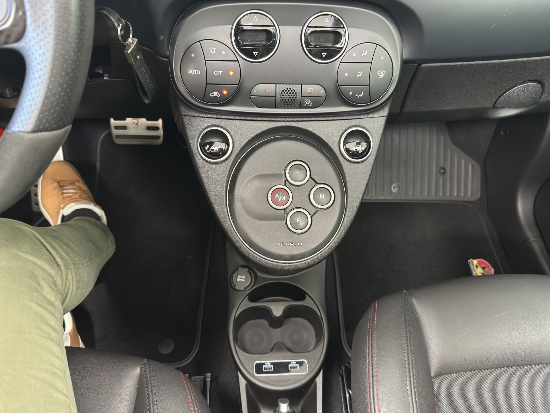 FIAT 695C 1.4 16V Turbo Abarth Competizione Dualogic-image-24