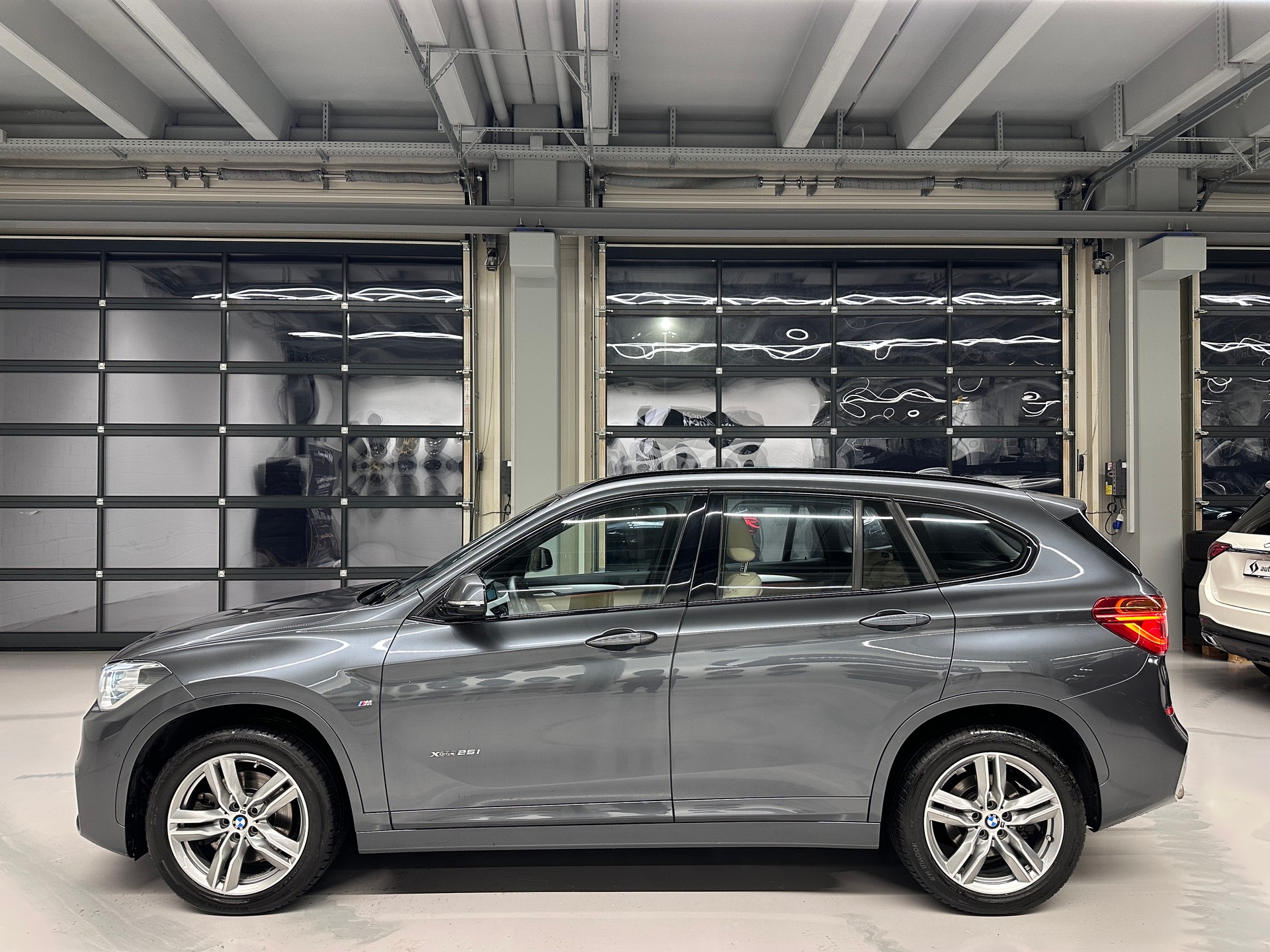 BMW X1 25i xDrive M-Sport *CH-Auto*Lückenlose Servicehistorie bei BMW*Frisch ab MFK*-image-9