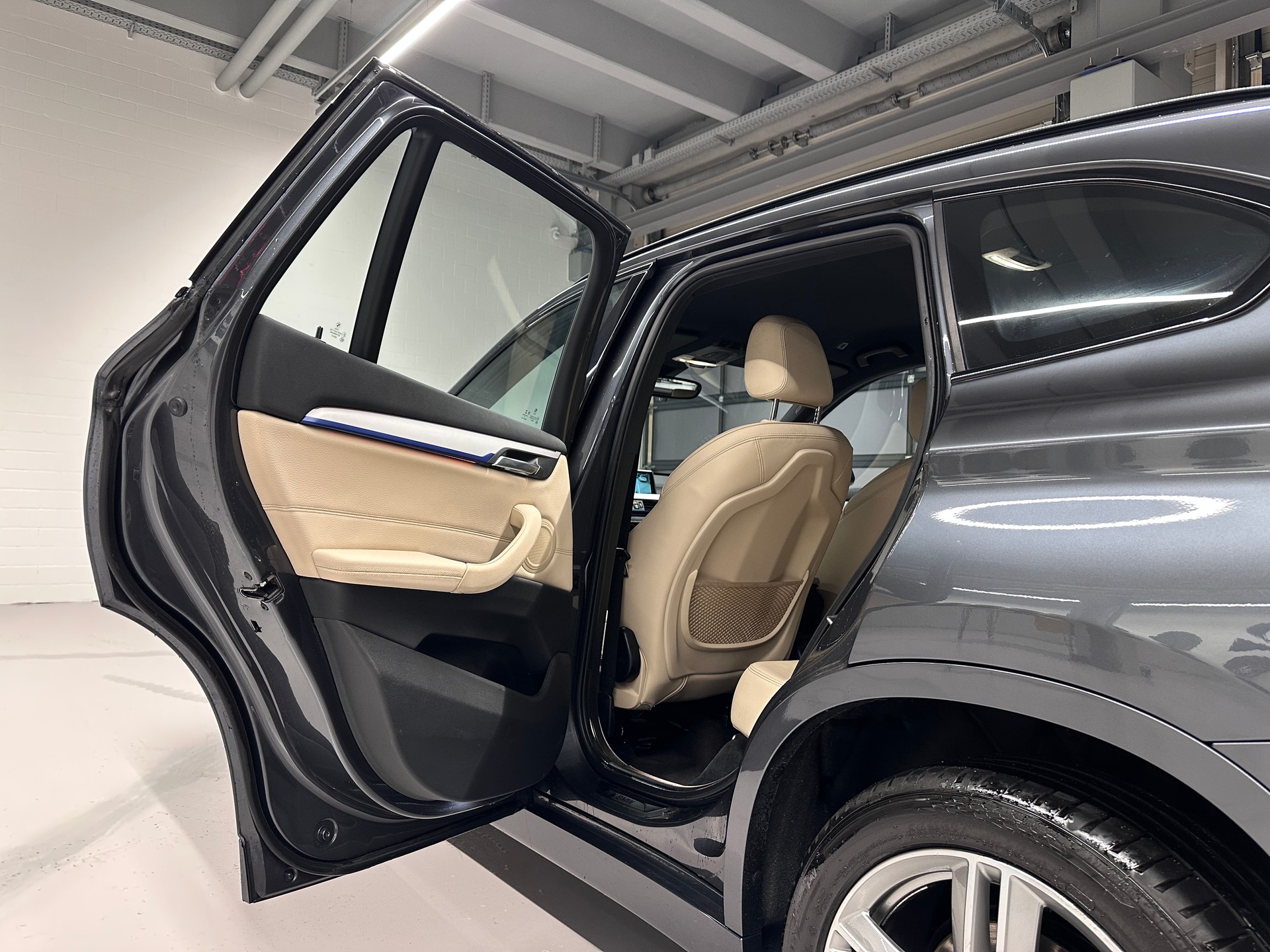 BMW X1 25i xDrive M-Sport *CH-Auto*Lückenlose Servicehistorie bei BMW*Frisch ab MFK*-image-13