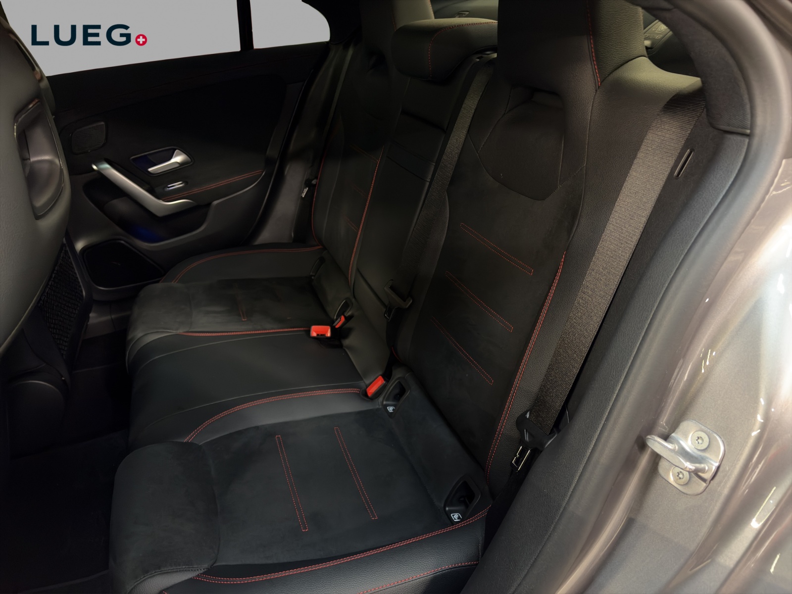 MERCEDES-BENZ CLA 250 4M - AMG / Panorama-Dach / Rückfahrkamera / Ambiente-Licht-image-13